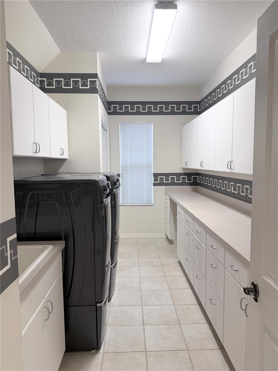 Image 20 of 21 For 13 Oak Village Boulevard S