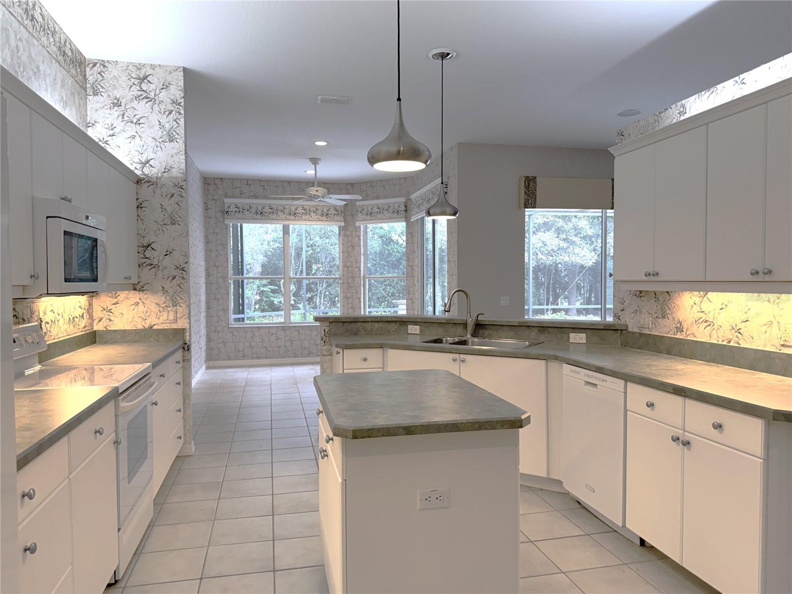 Image 5 of 21 For 13 Oak Village Boulevard S