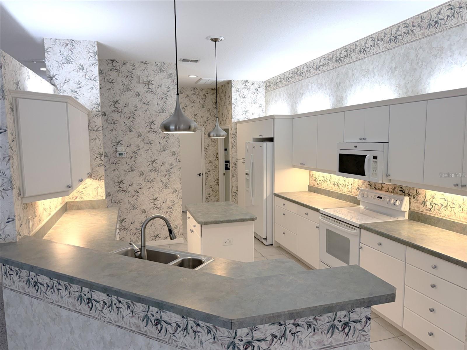 Image 6 of 21 For 13 Oak Village Boulevard S