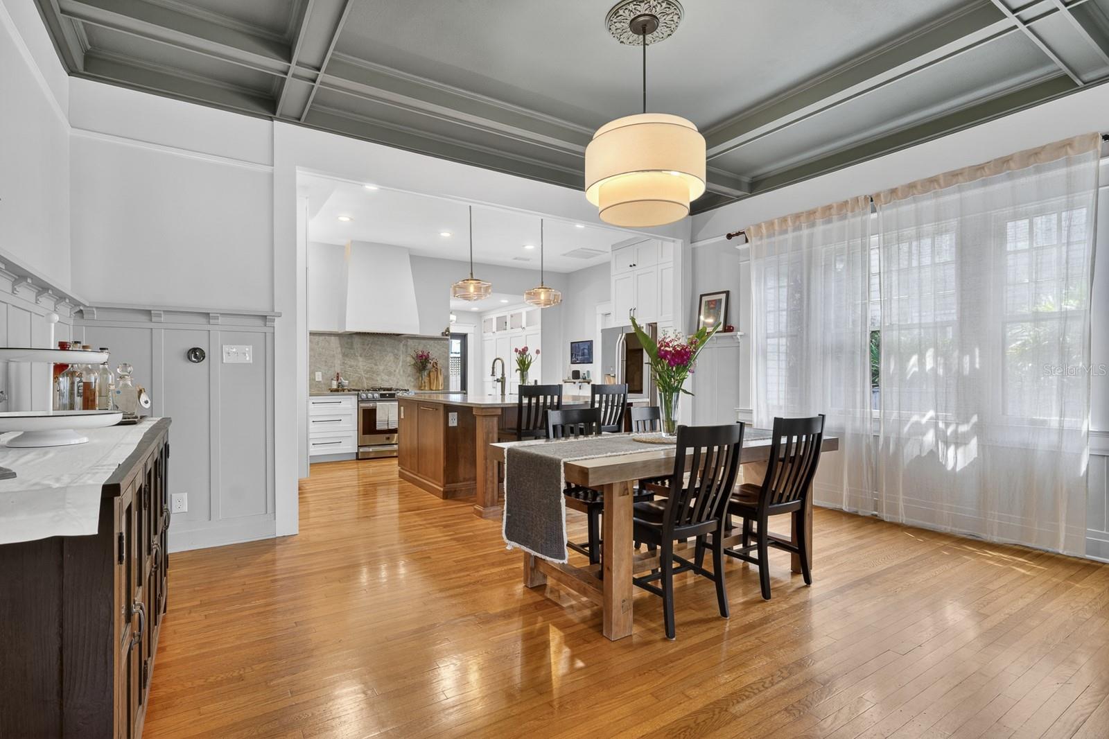 Listing photo id 9 for 718 Boulevard