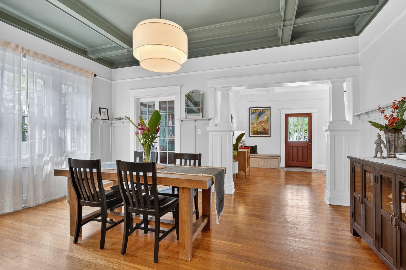 Listing photo id 10 for 718 Boulevard