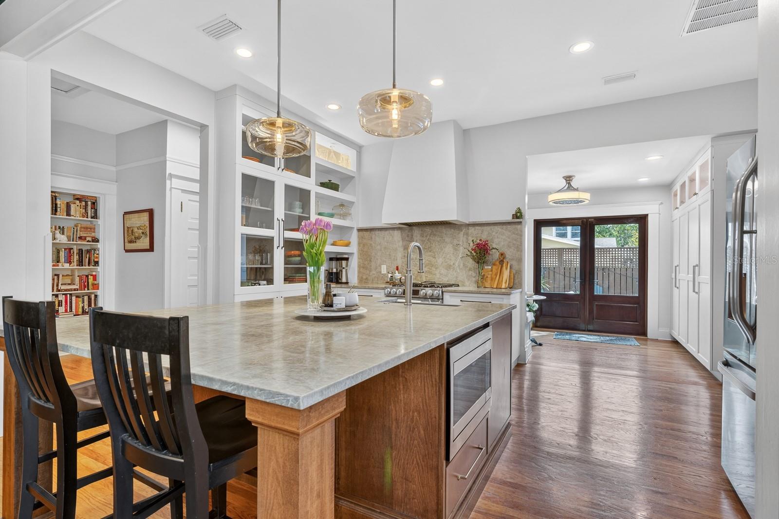 Listing photo id 17 for 718 Boulevard