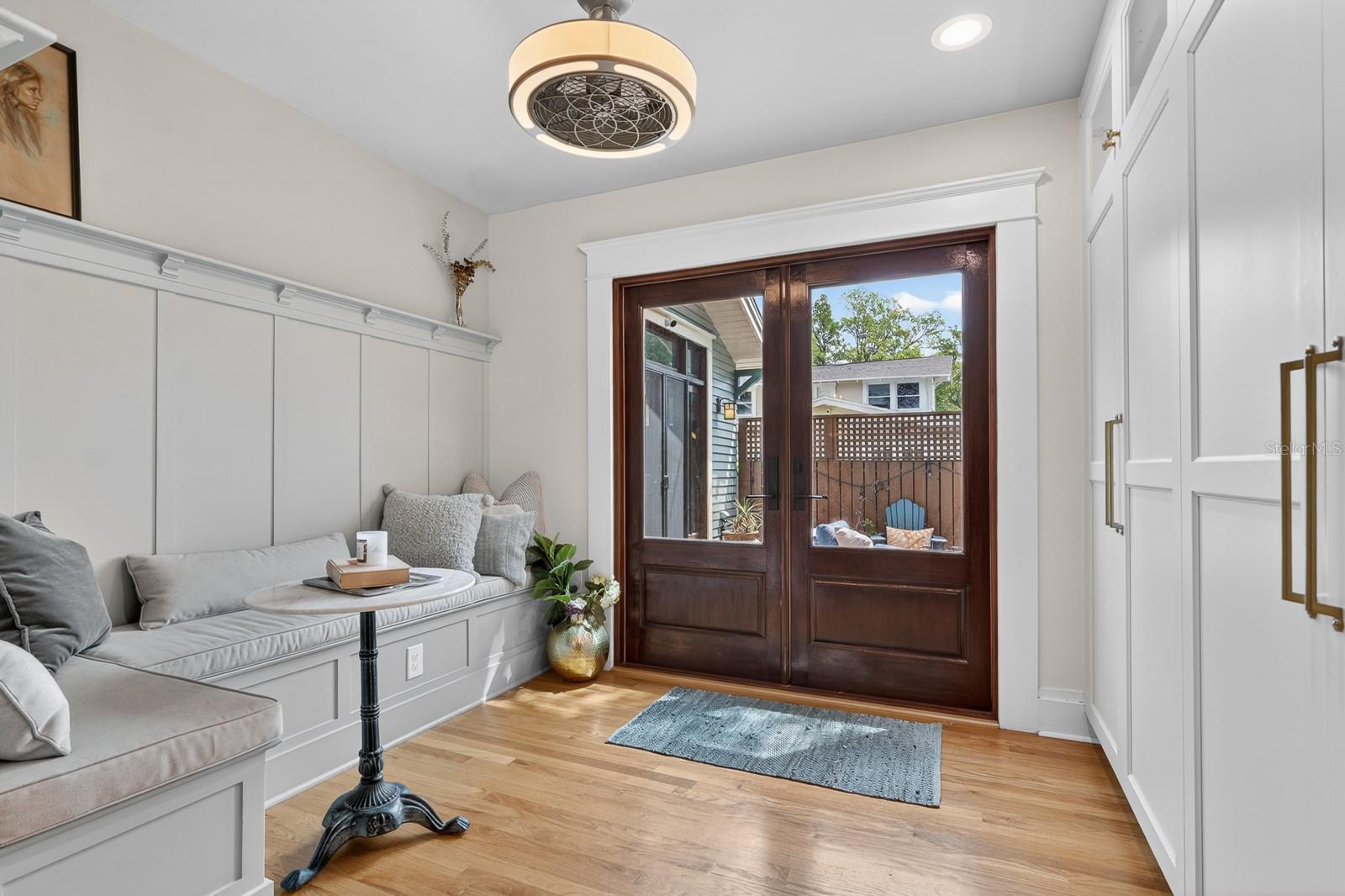 Listing photo id 19 for 718 Boulevard