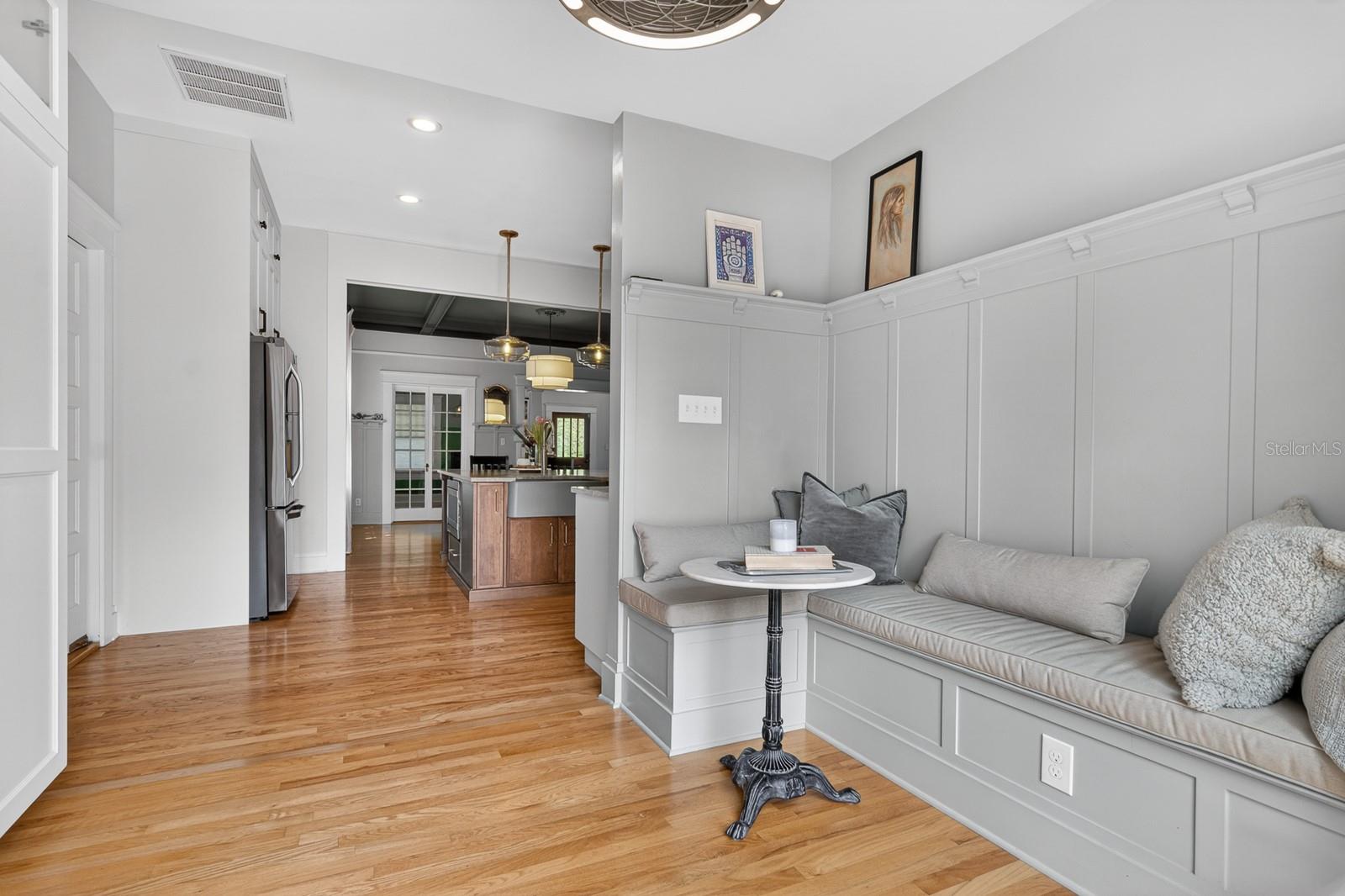 Listing photo id 21 for 718 Boulevard