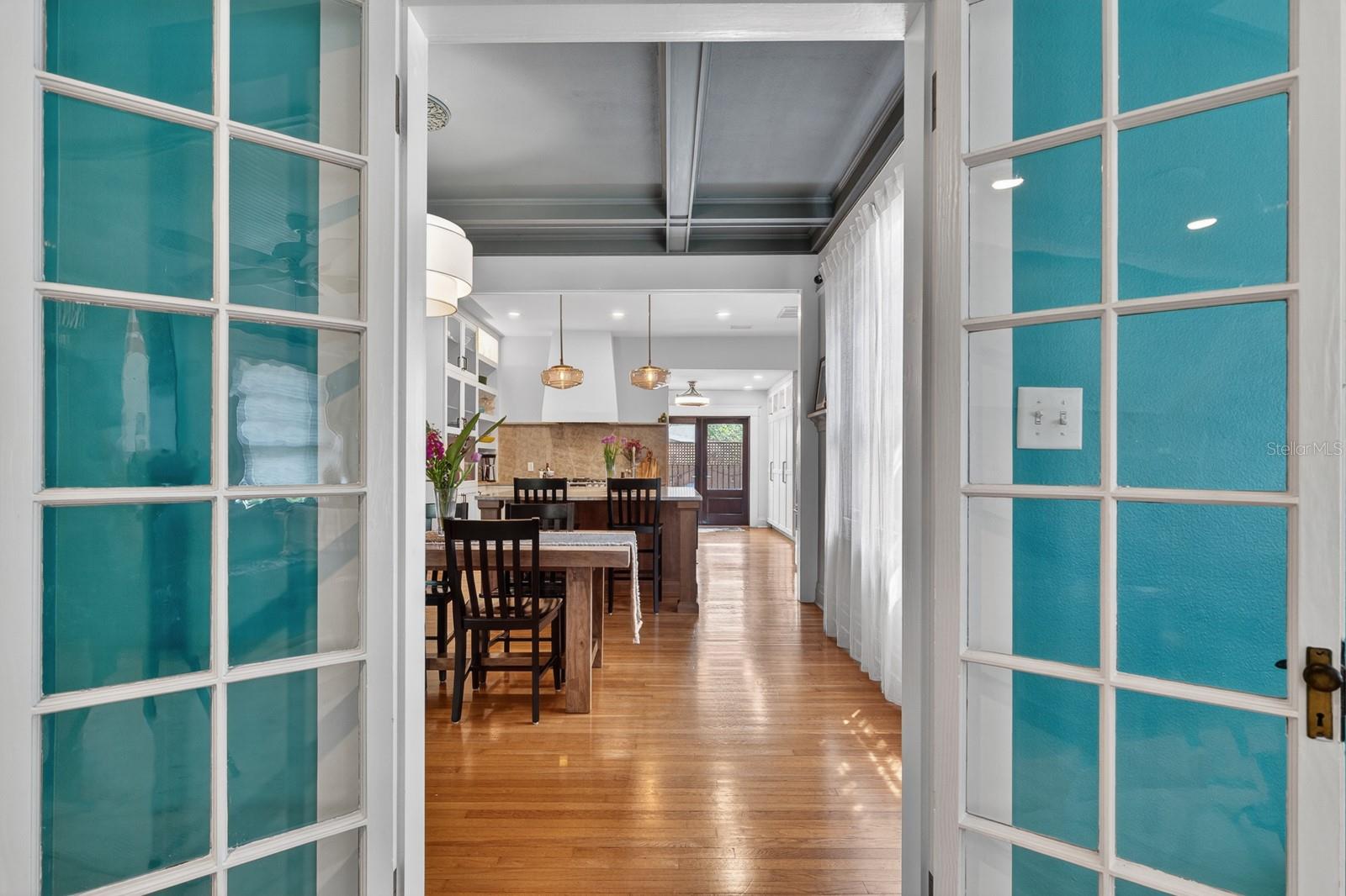 Listing photo id 23 for 718 Boulevard