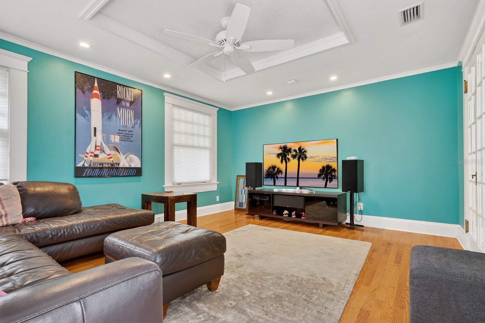 Listing photo id 25 for 718 Boulevard