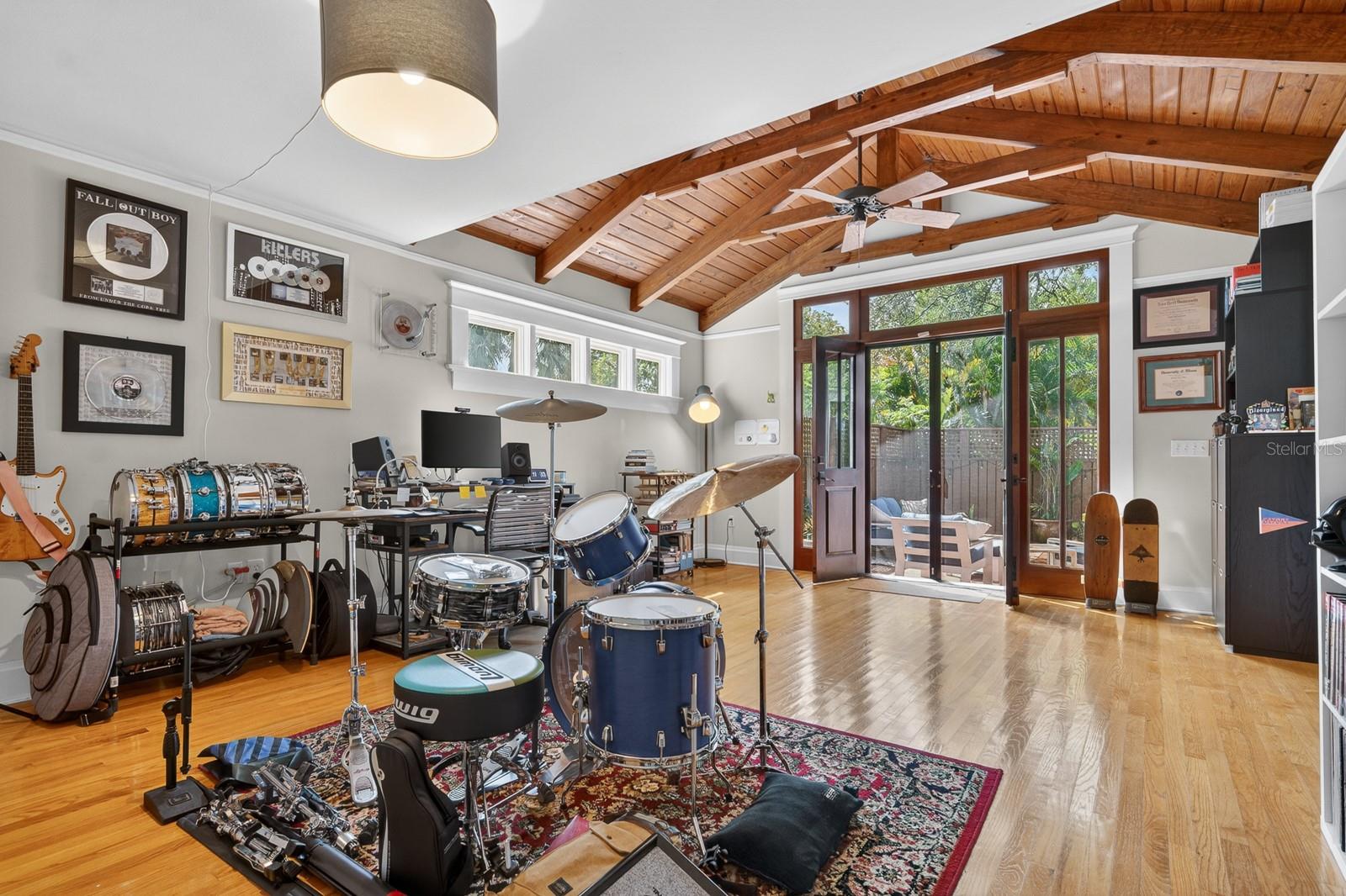 Listing photo id 29 for 718 Boulevard