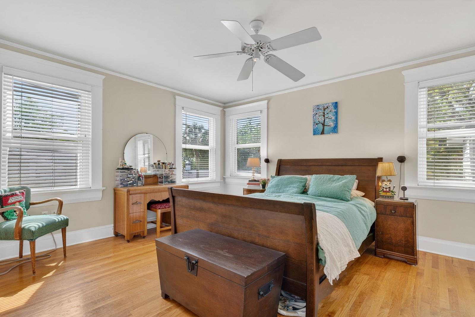 Listing photo id 37 for 718 Boulevard