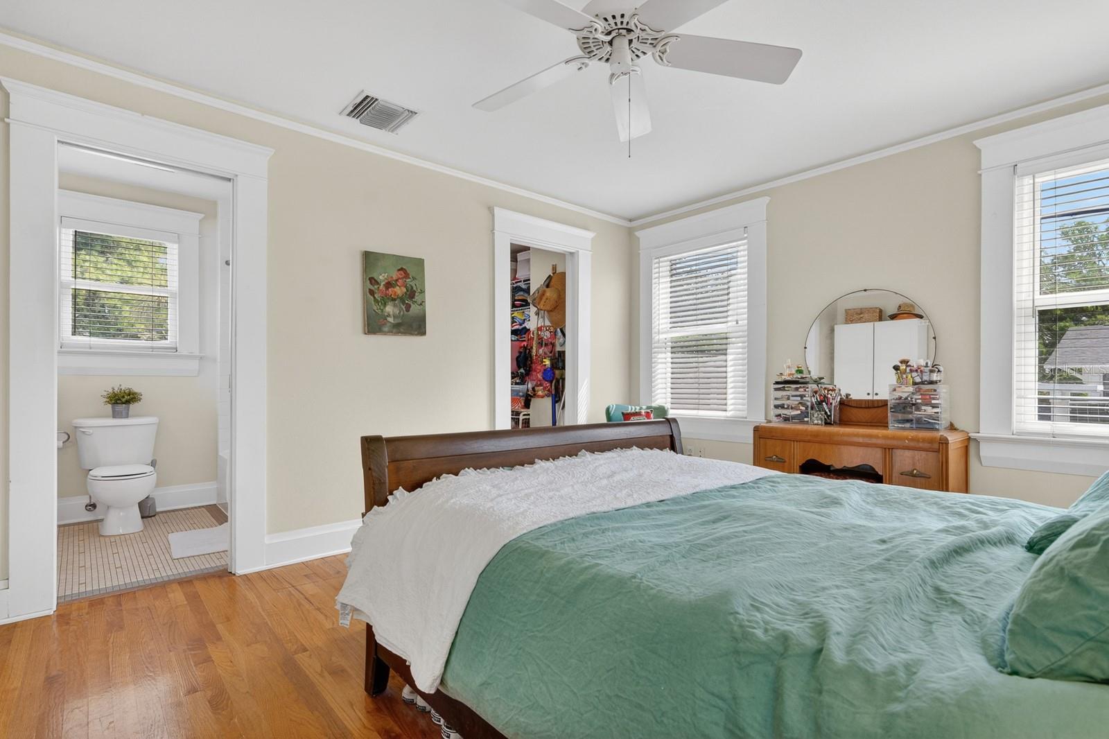 Listing photo id 38 for 718 Boulevard