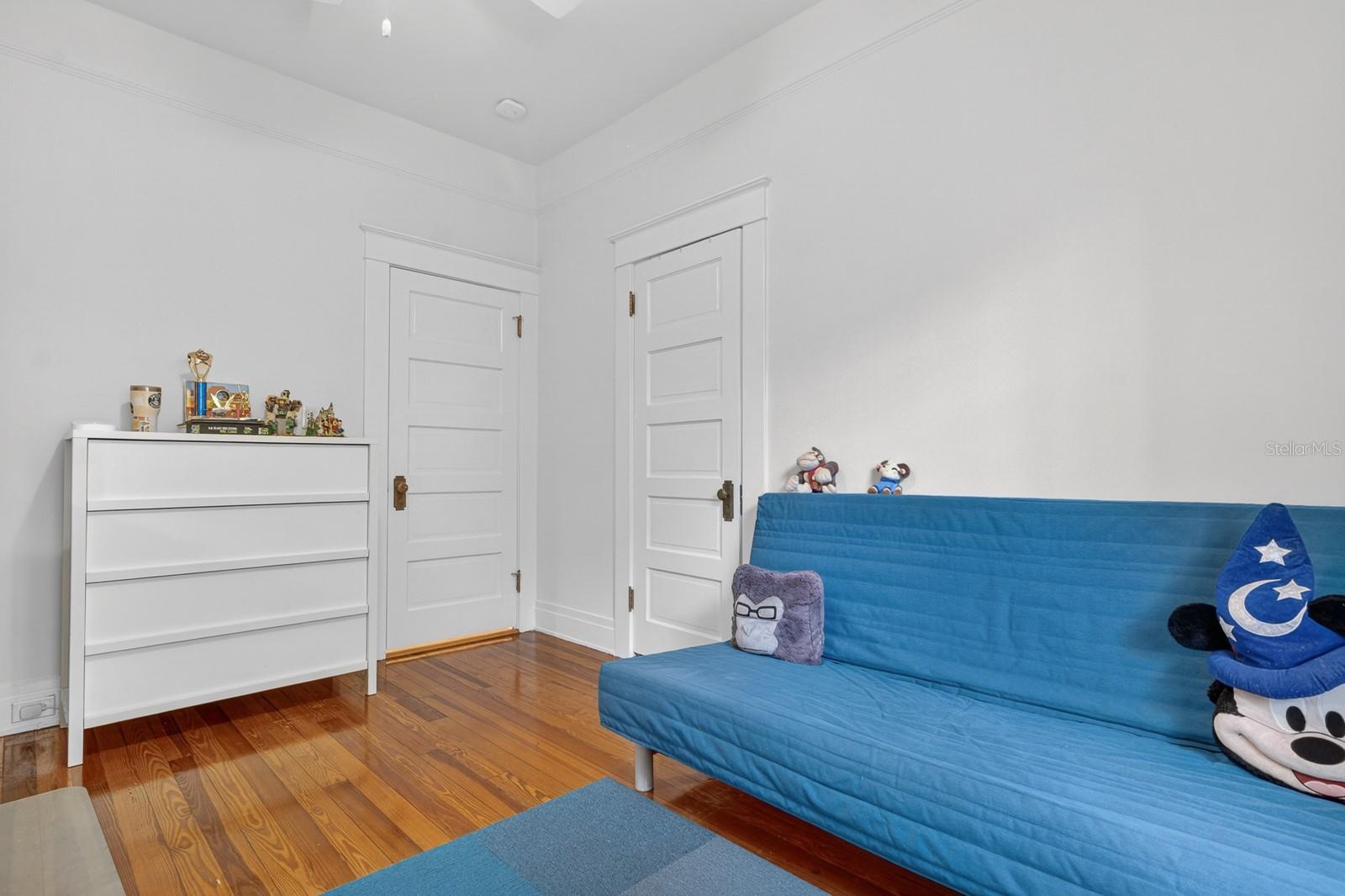 Listing photo id 42 for 718 Boulevard