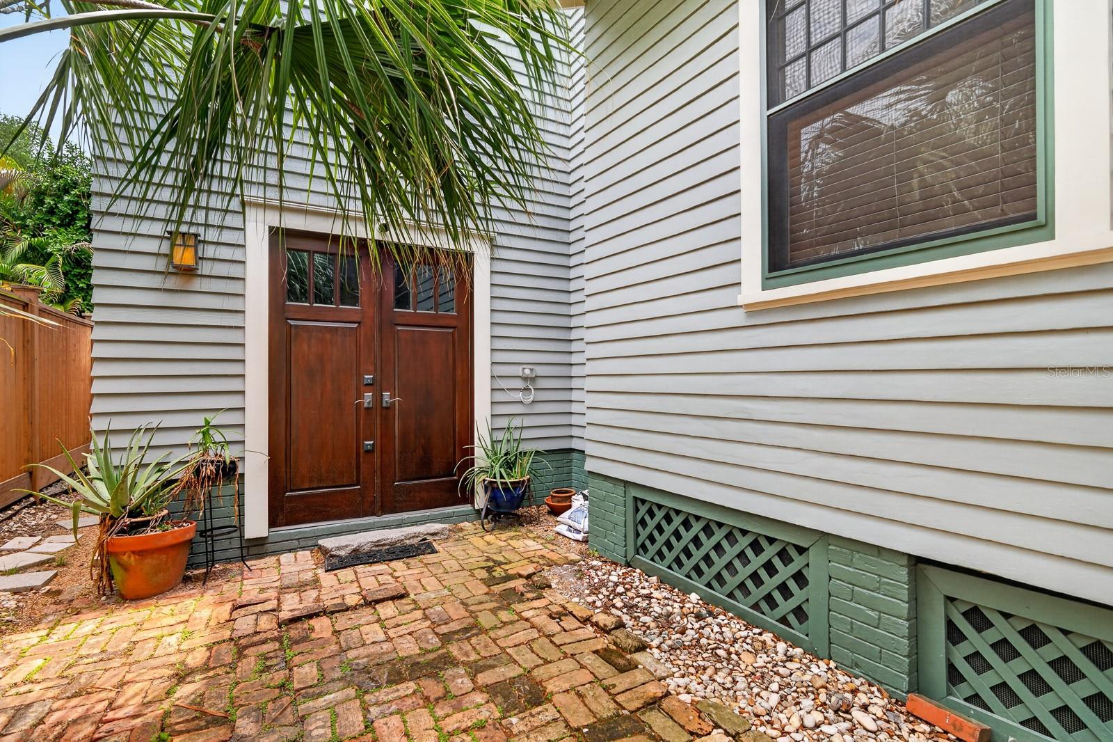 Listing photo id 49 for 718 Boulevard