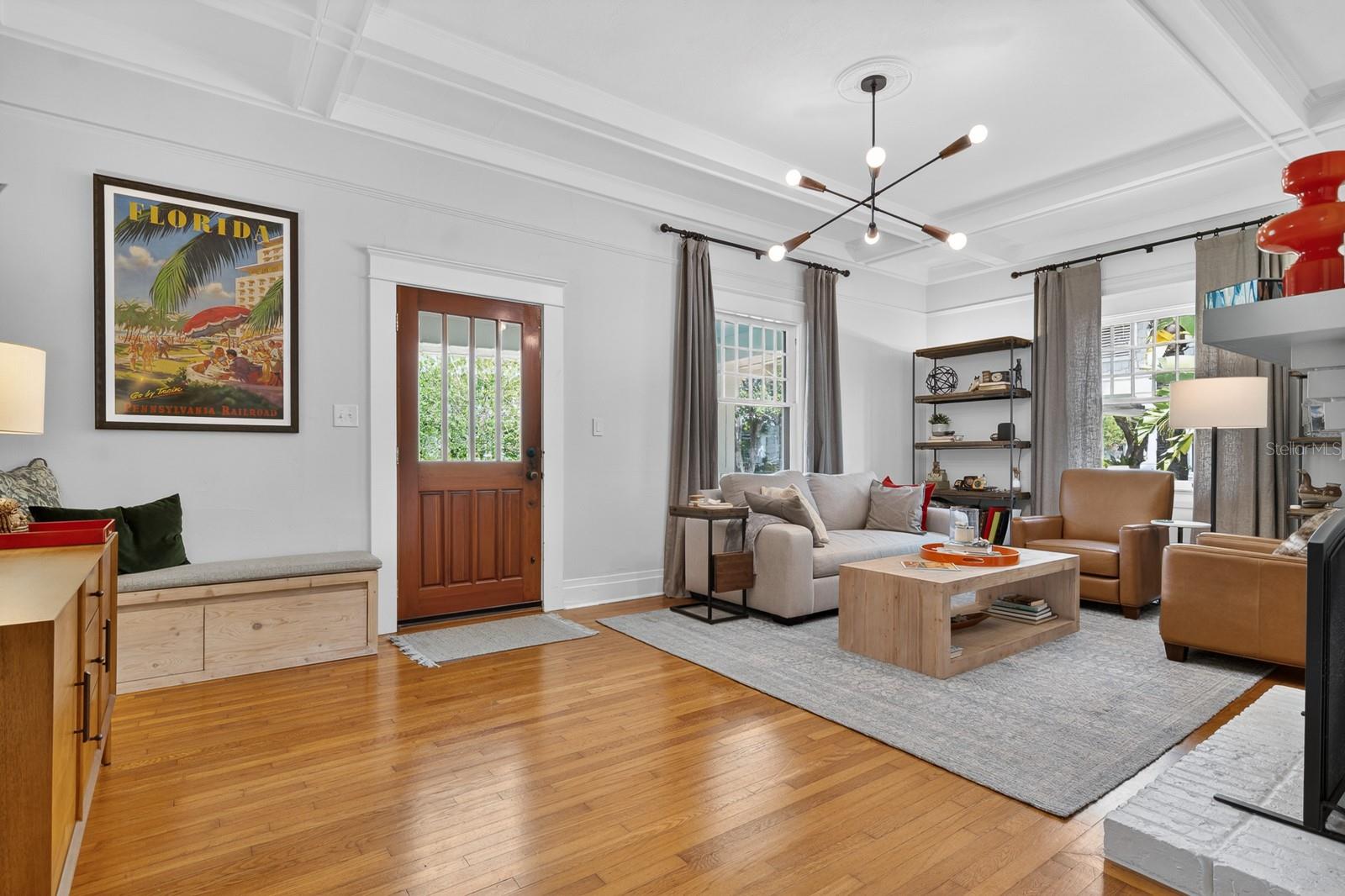 Listing photo id 5 for 718 Boulevard