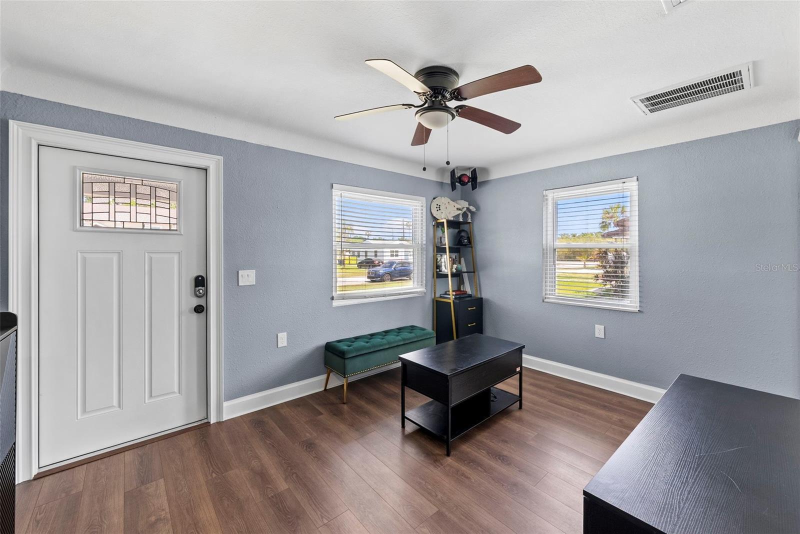 Image 3 of 26 For 824 61st Avenue Ne