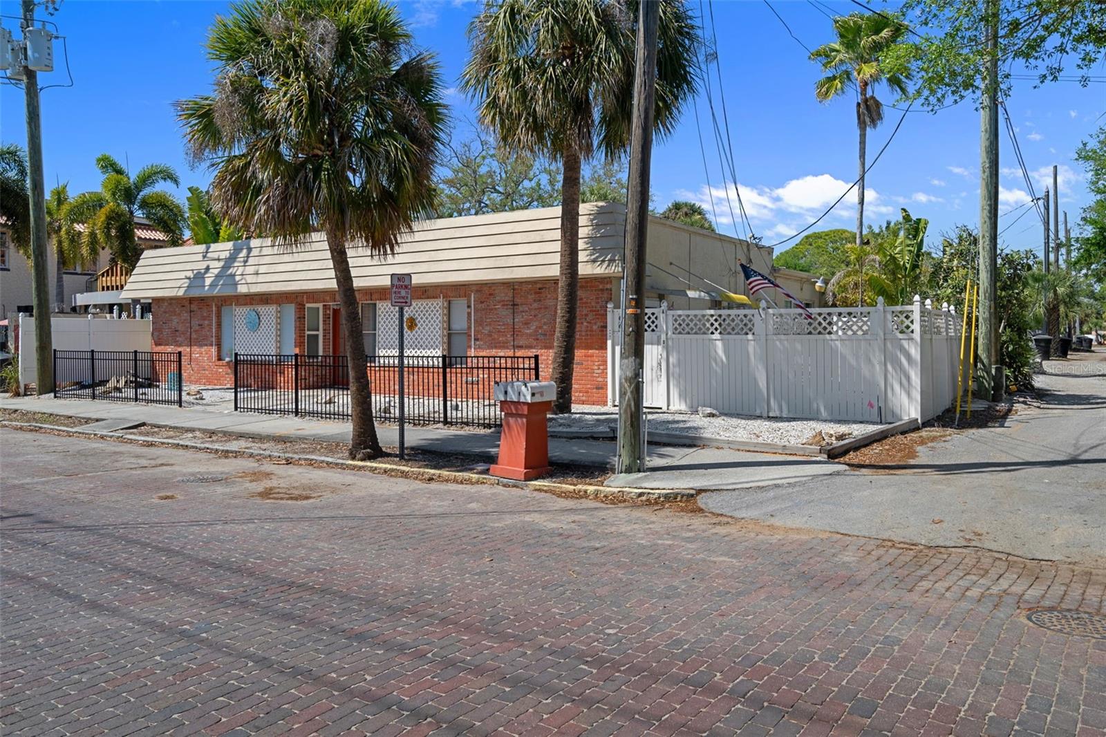 Image 2 of 60 For 5437 29th Avenue S