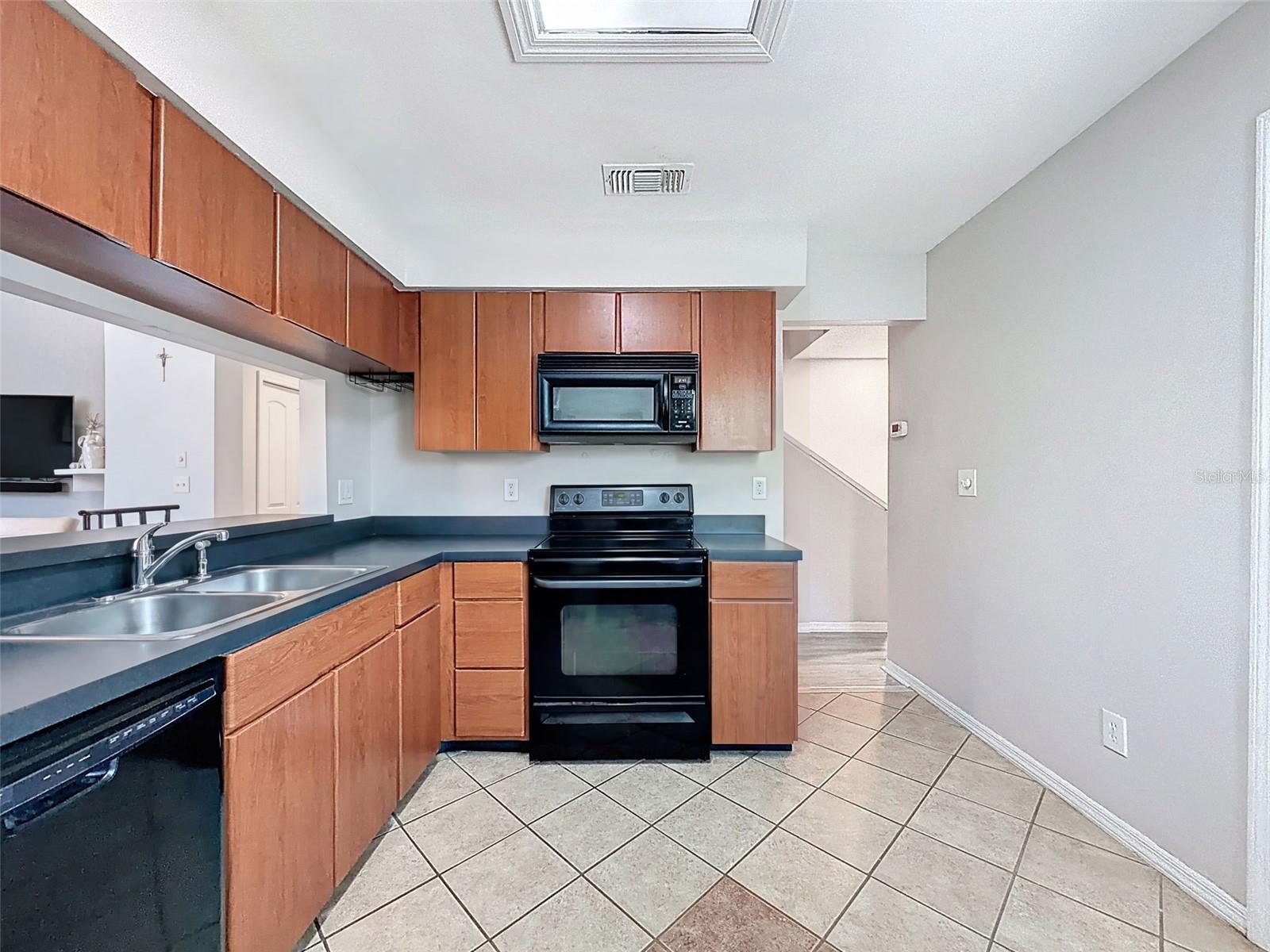 Image 13 of 62 For 3455 Countryside Boulevard 98