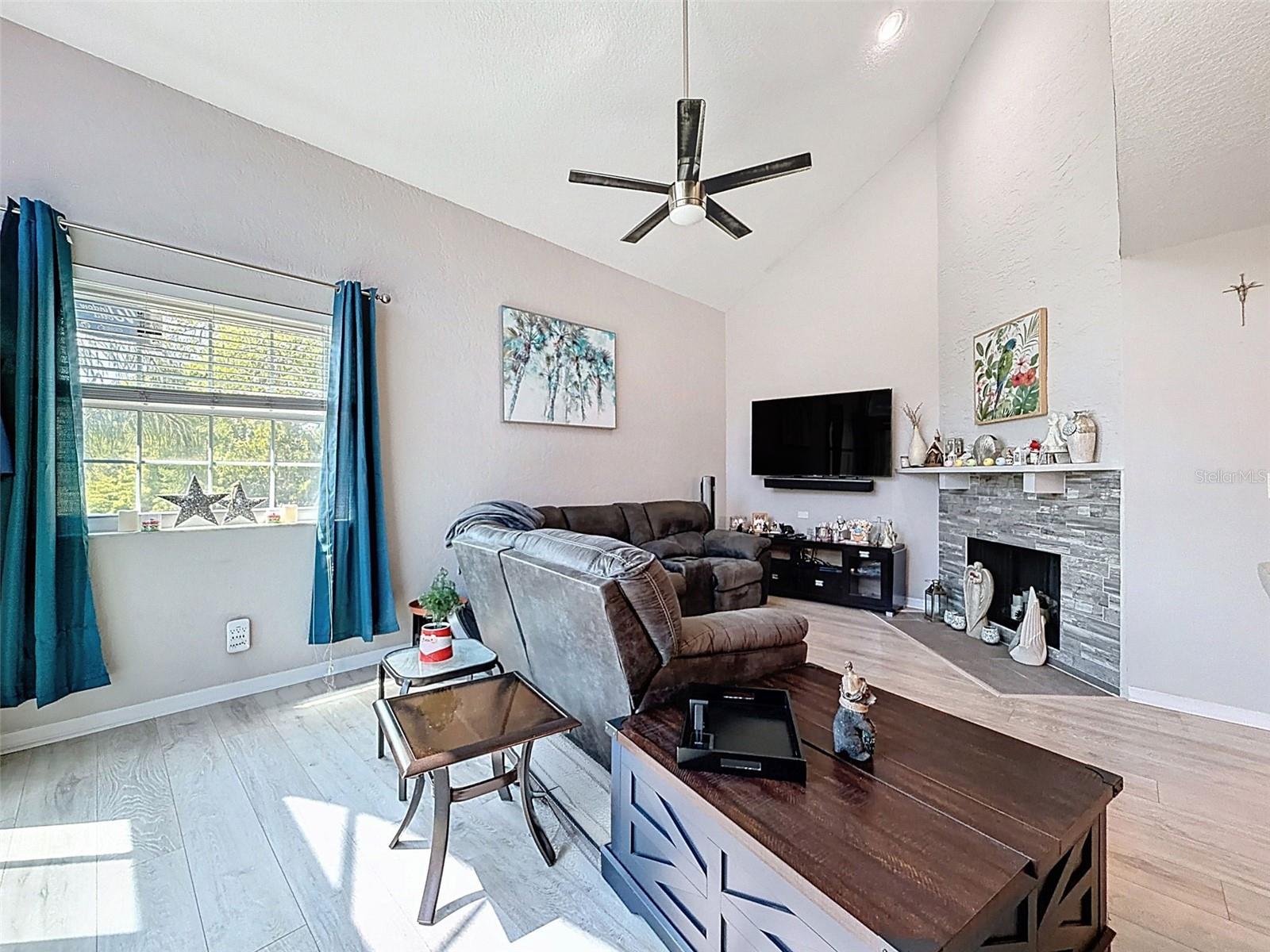 Image 22 of 62 For 3455 Countryside Boulevard 98