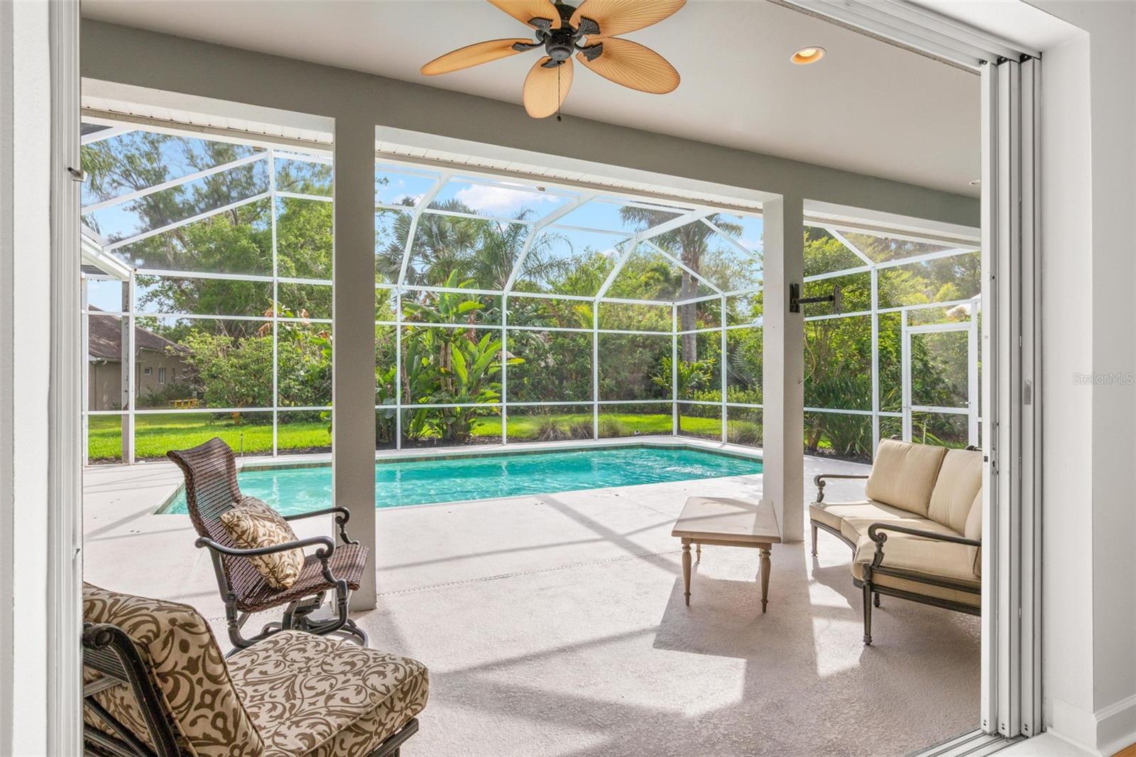 Listing photo id 10 for 3692 Johnathon Avenue