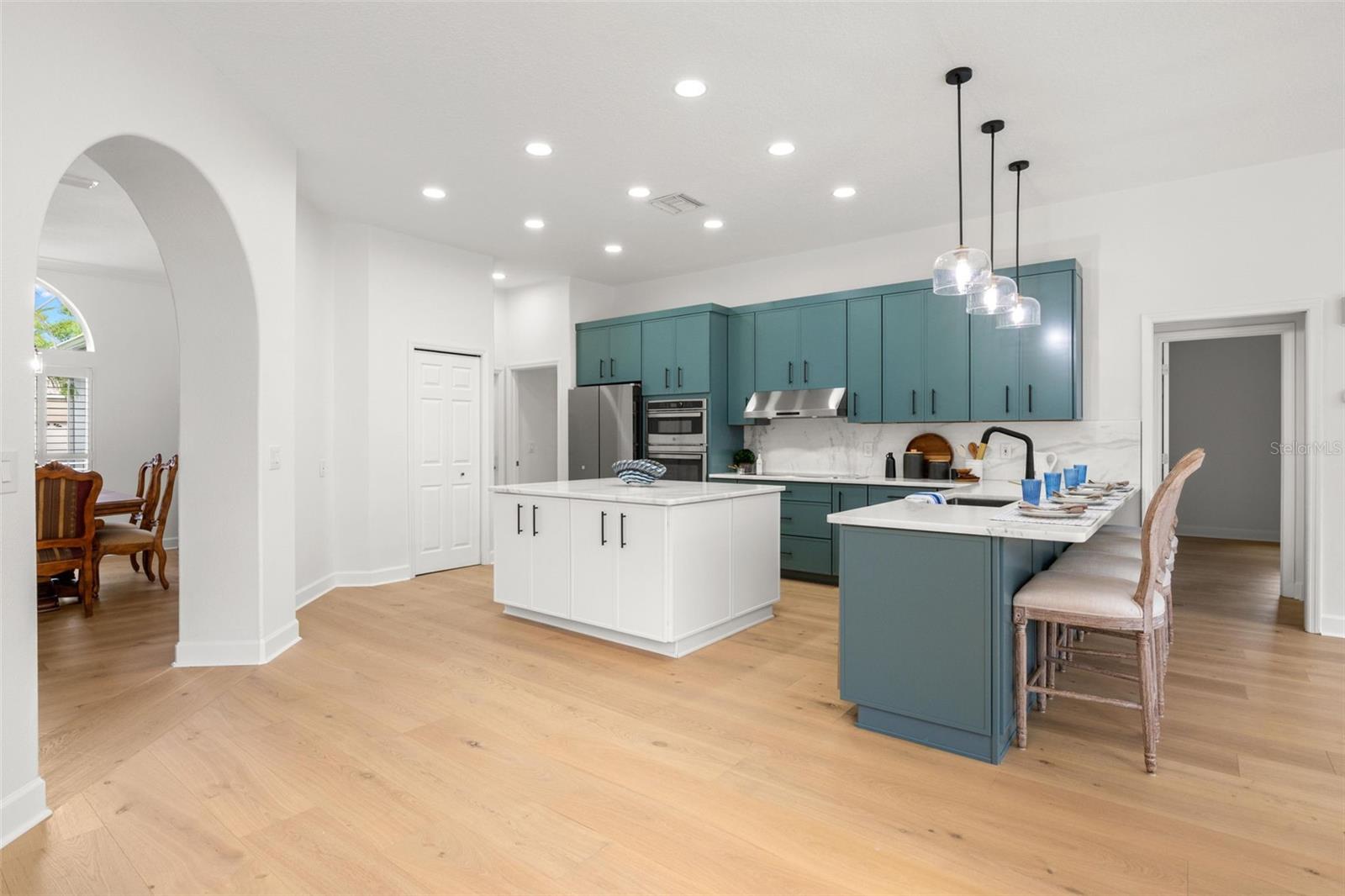 Listing photo id 13 for 3692 Johnathon Avenue