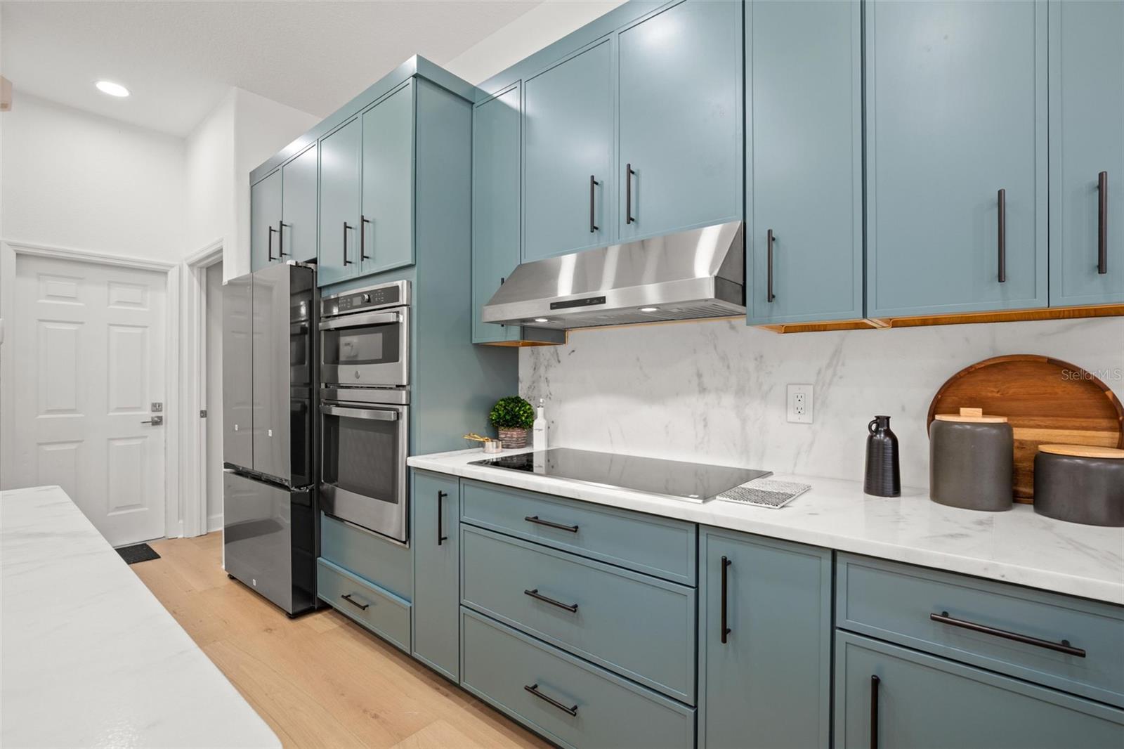 Listing photo id 19 for 3692 Johnathon Avenue