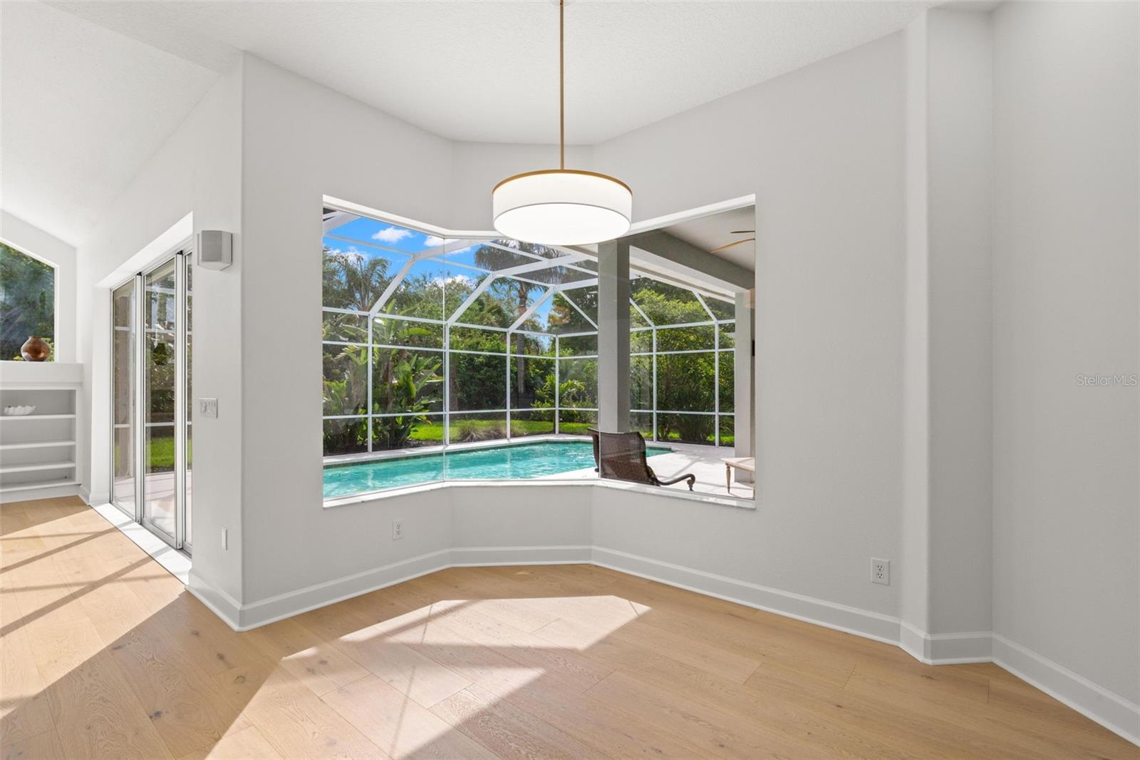 Listing photo id 20 for 3692 Johnathon Avenue