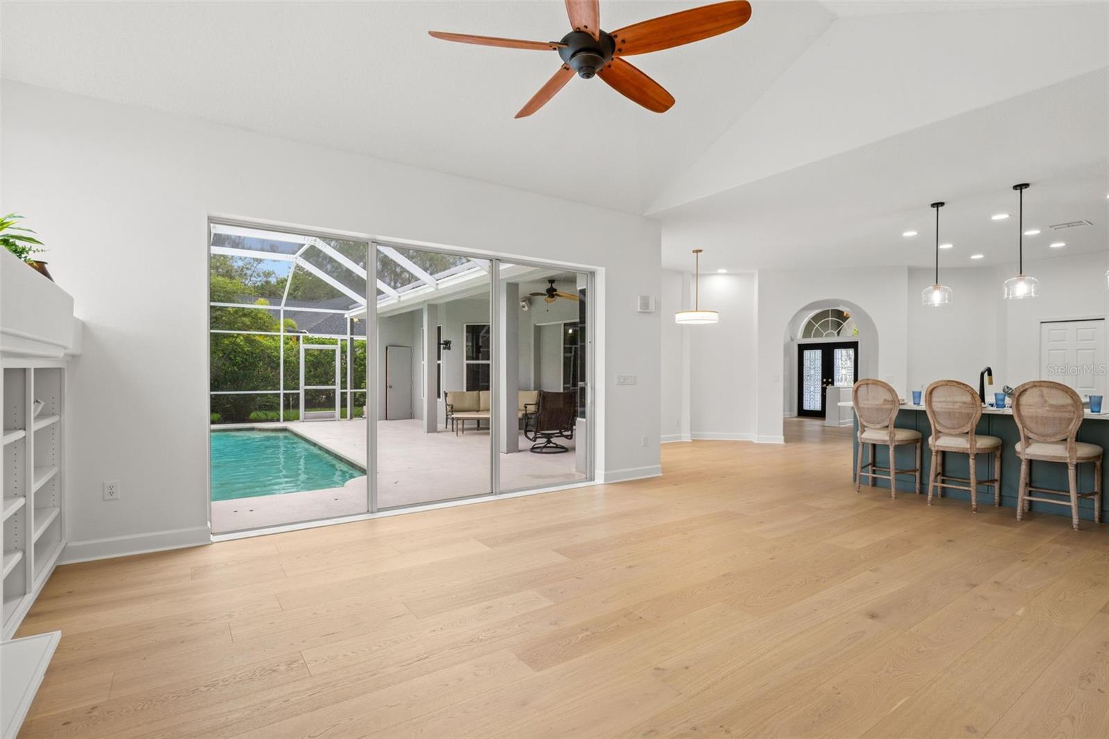 Listing photo id 22 for 3692 Johnathon Avenue