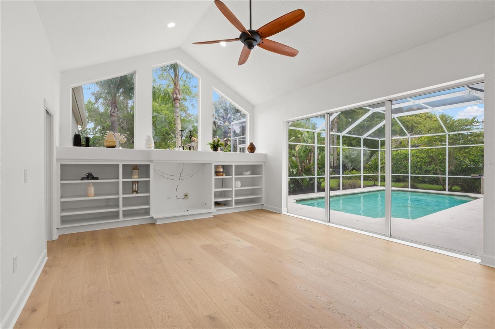 Listing photo id 23 for 3692 Johnathon Avenue