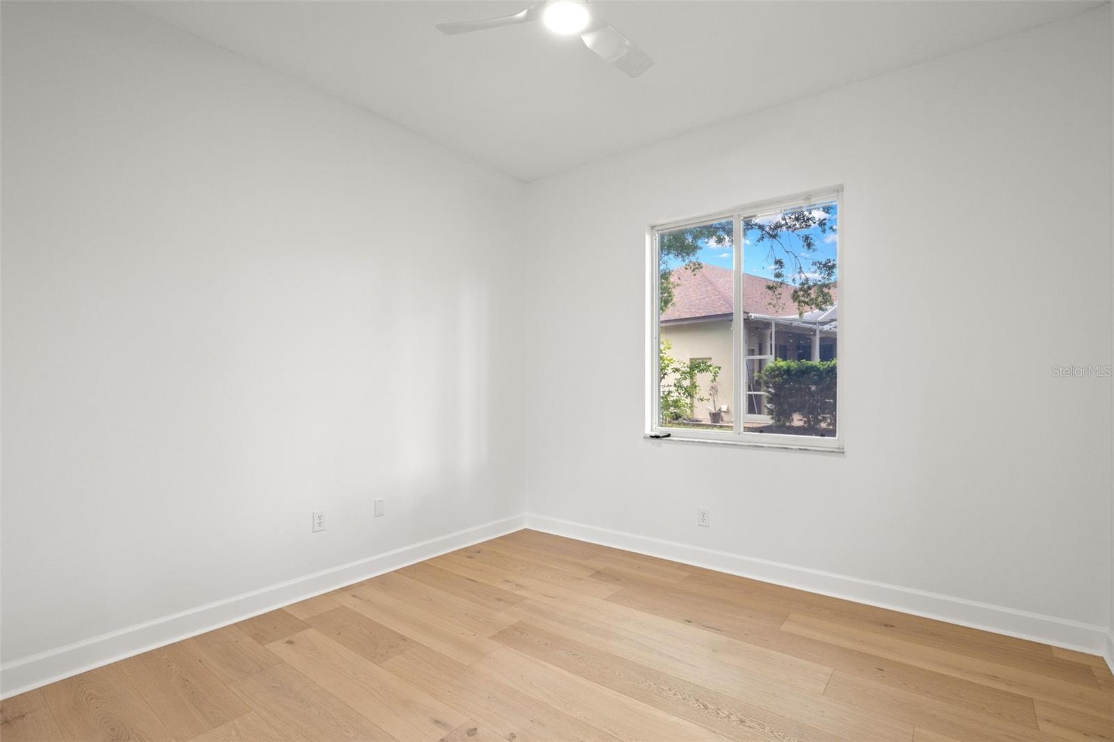 Listing photo id 30 for 3692 Johnathon Avenue