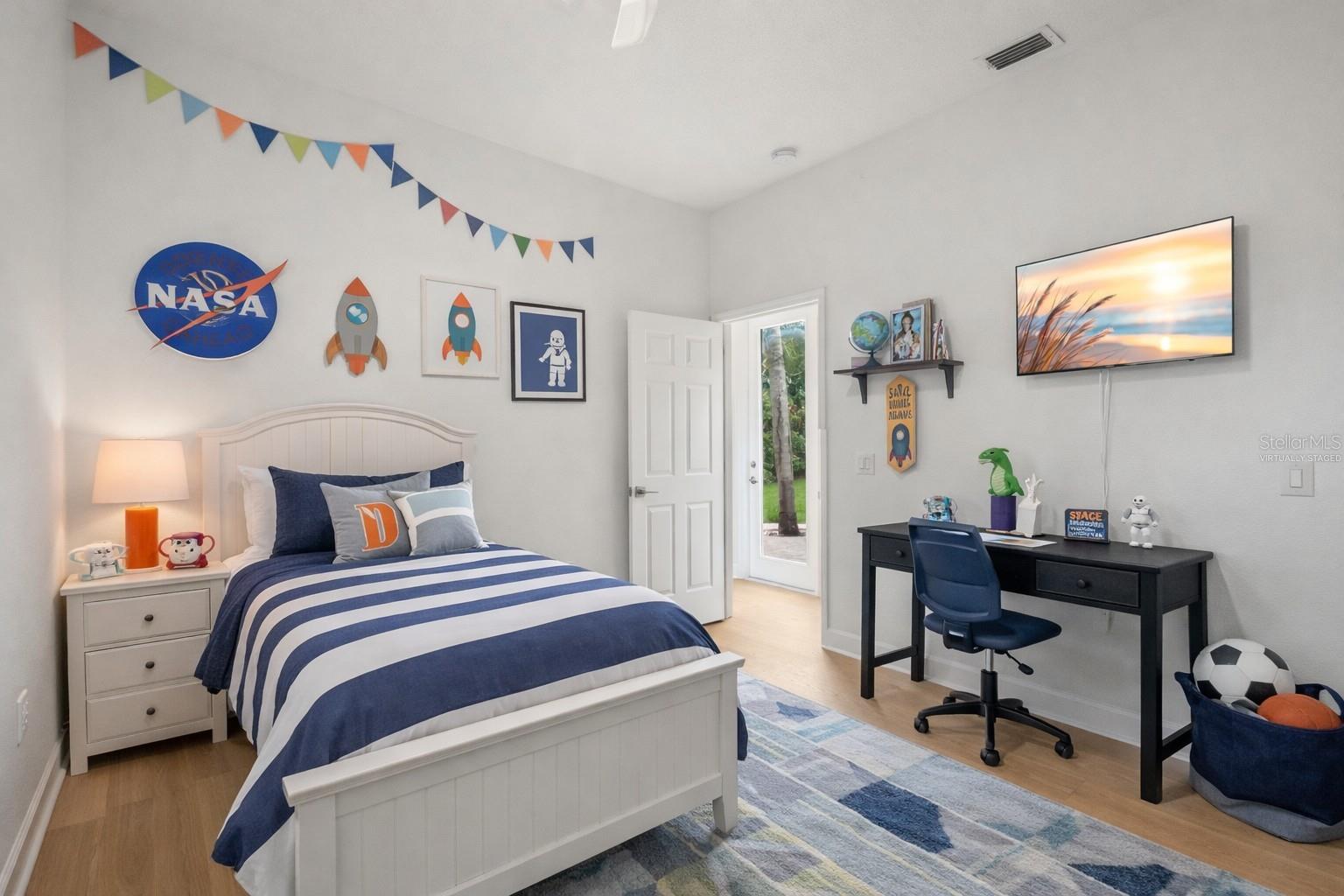 Listing photo id 32 for 3692 Johnathon Avenue