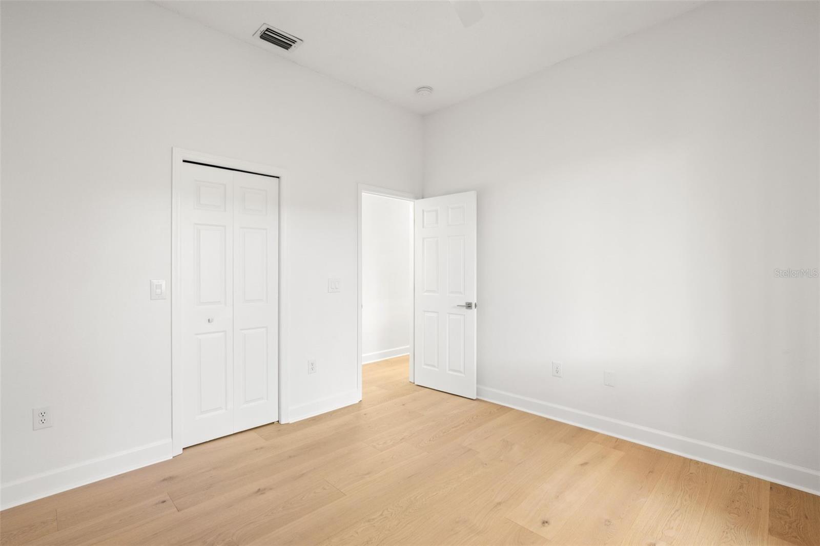 Listing photo id 34 for 3692 Johnathon Avenue