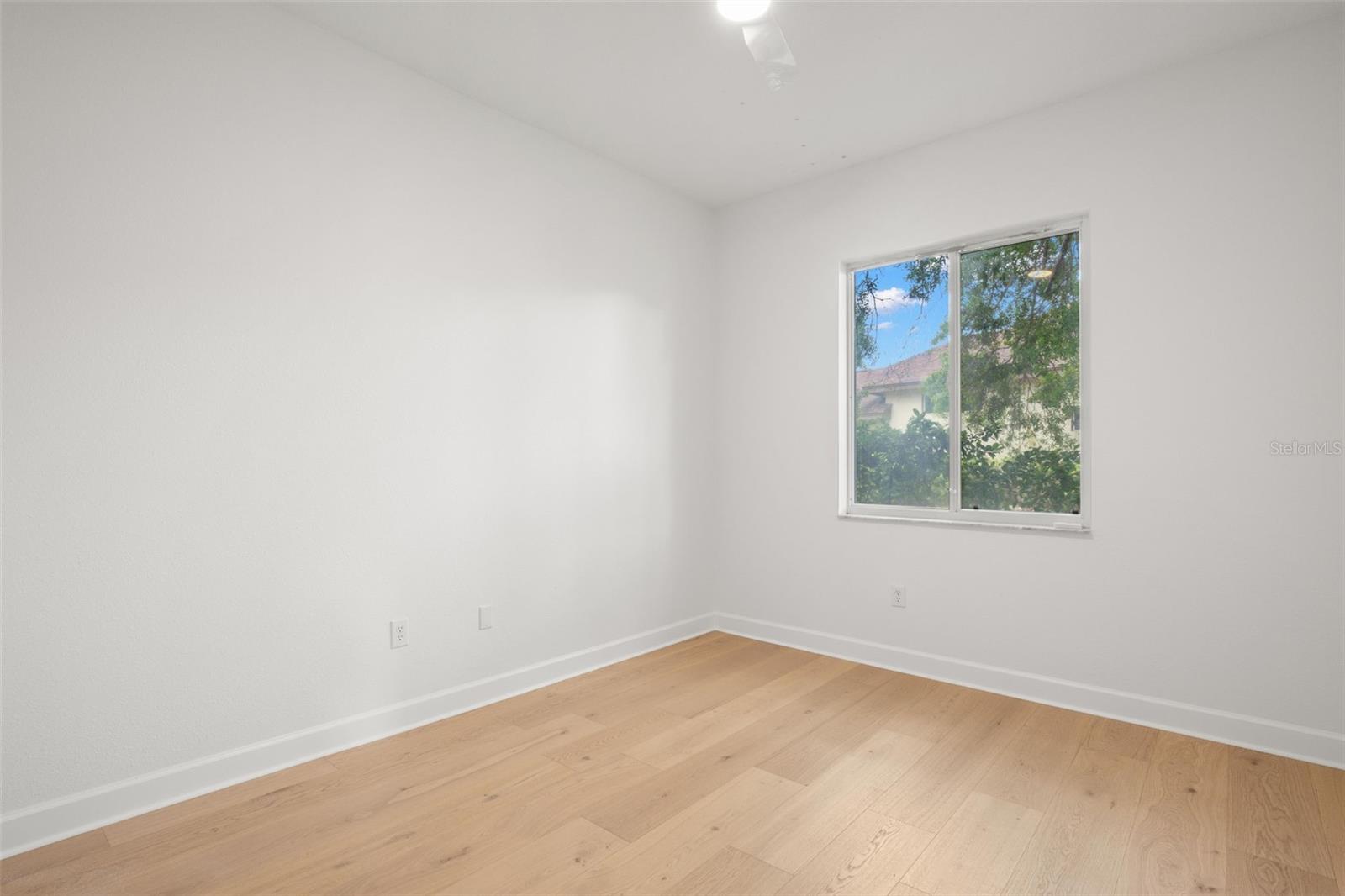 Listing photo id 36 for 3692 Johnathon Avenue