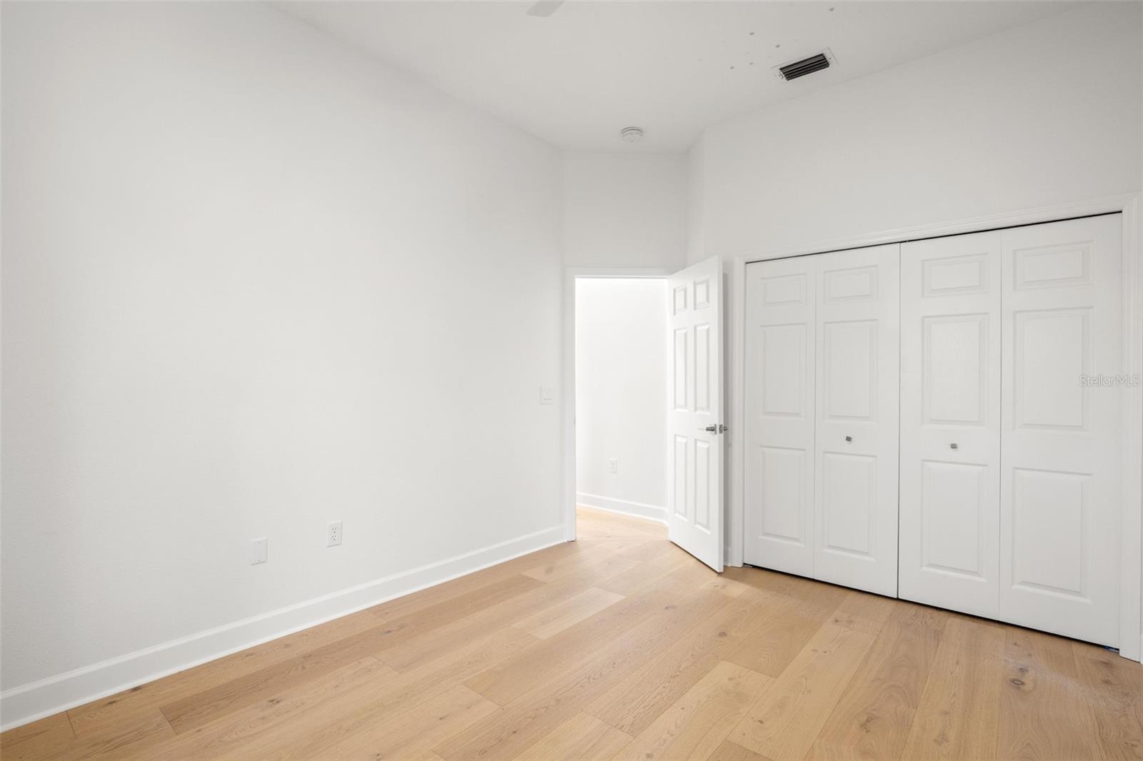 Listing photo id 37 for 3692 Johnathon Avenue