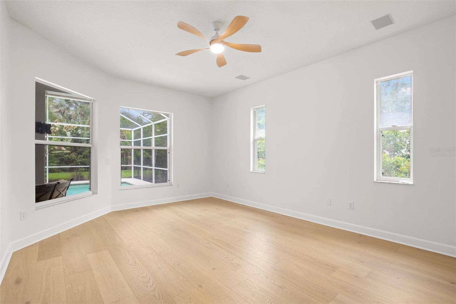 Listing photo id 41 for 3692 Johnathon Avenue