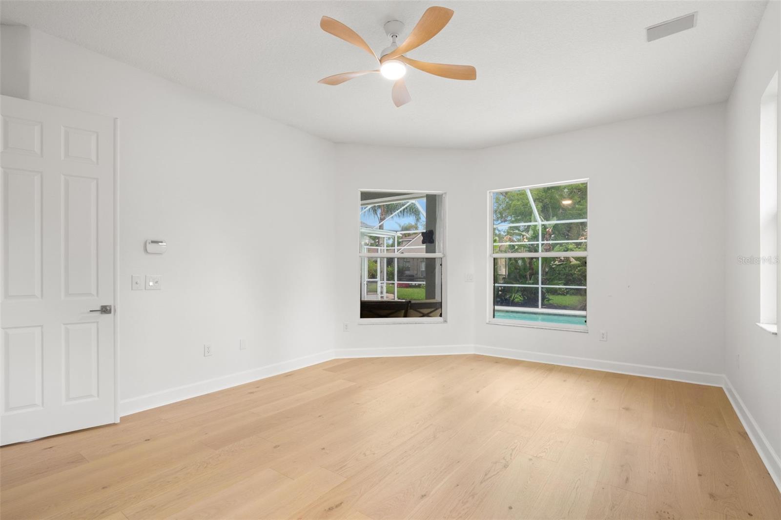 Listing photo id 43 for 3692 Johnathon Avenue