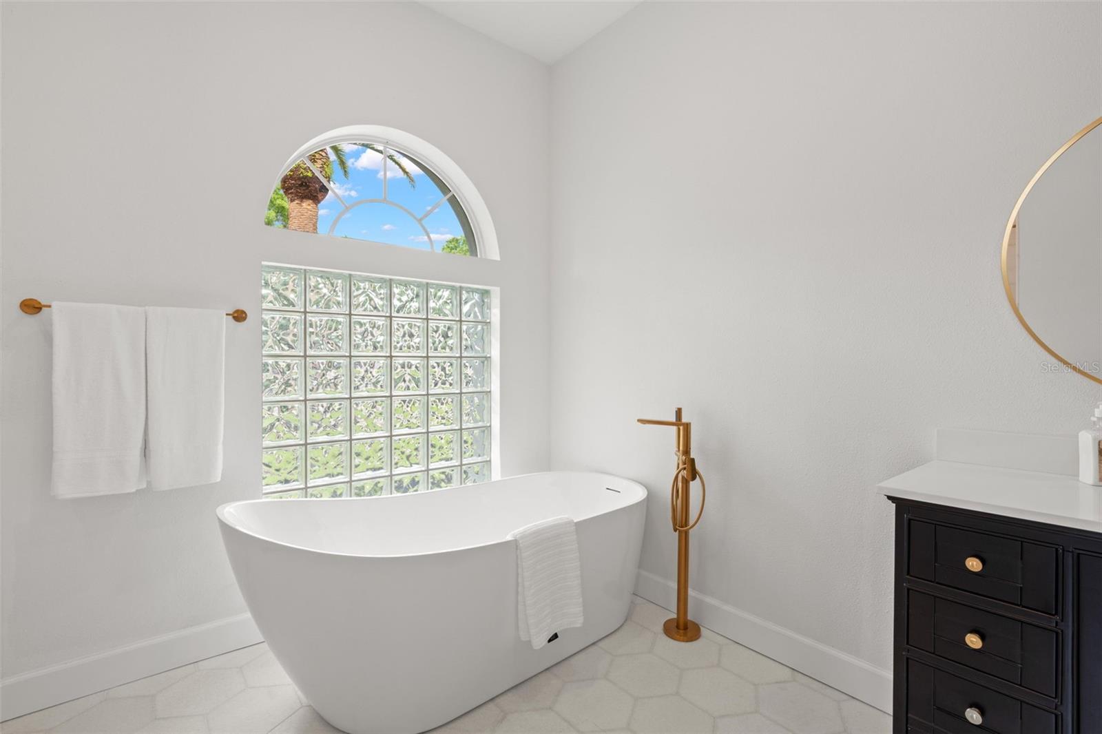 Listing photo id 46 for 3692 Johnathon Avenue