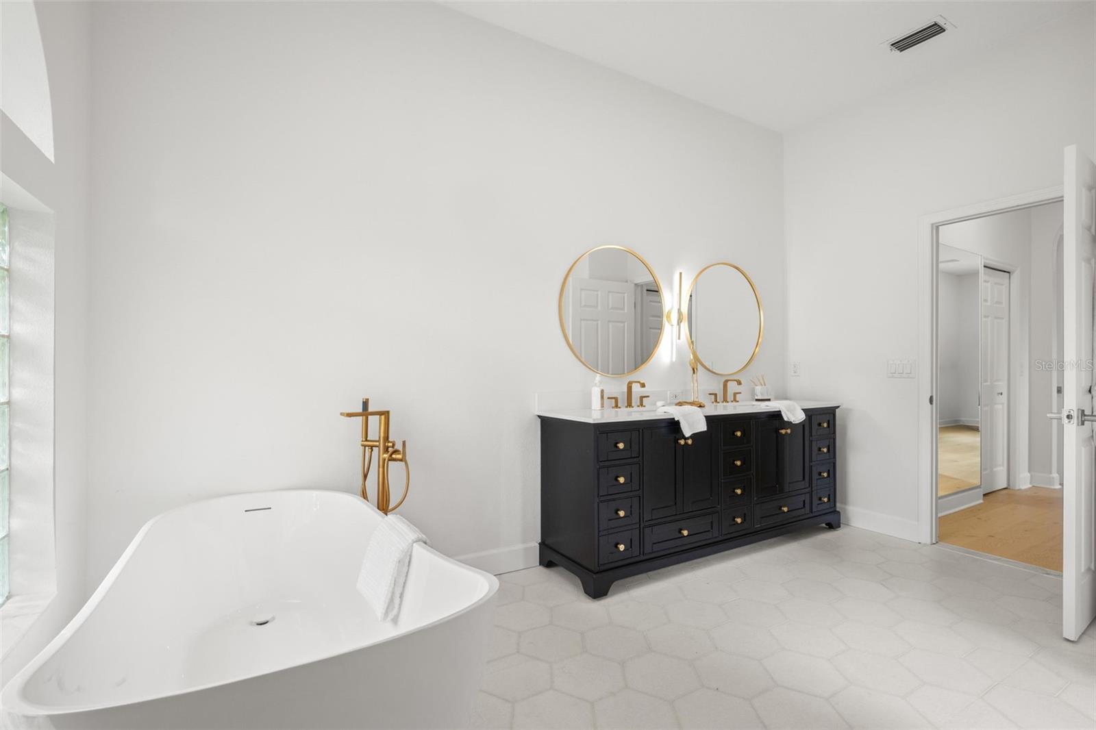 Listing photo id 47 for 3692 Johnathon Avenue