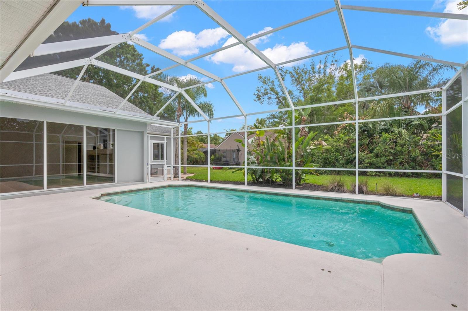 Listing photo id 54 for 3692 Johnathon Avenue