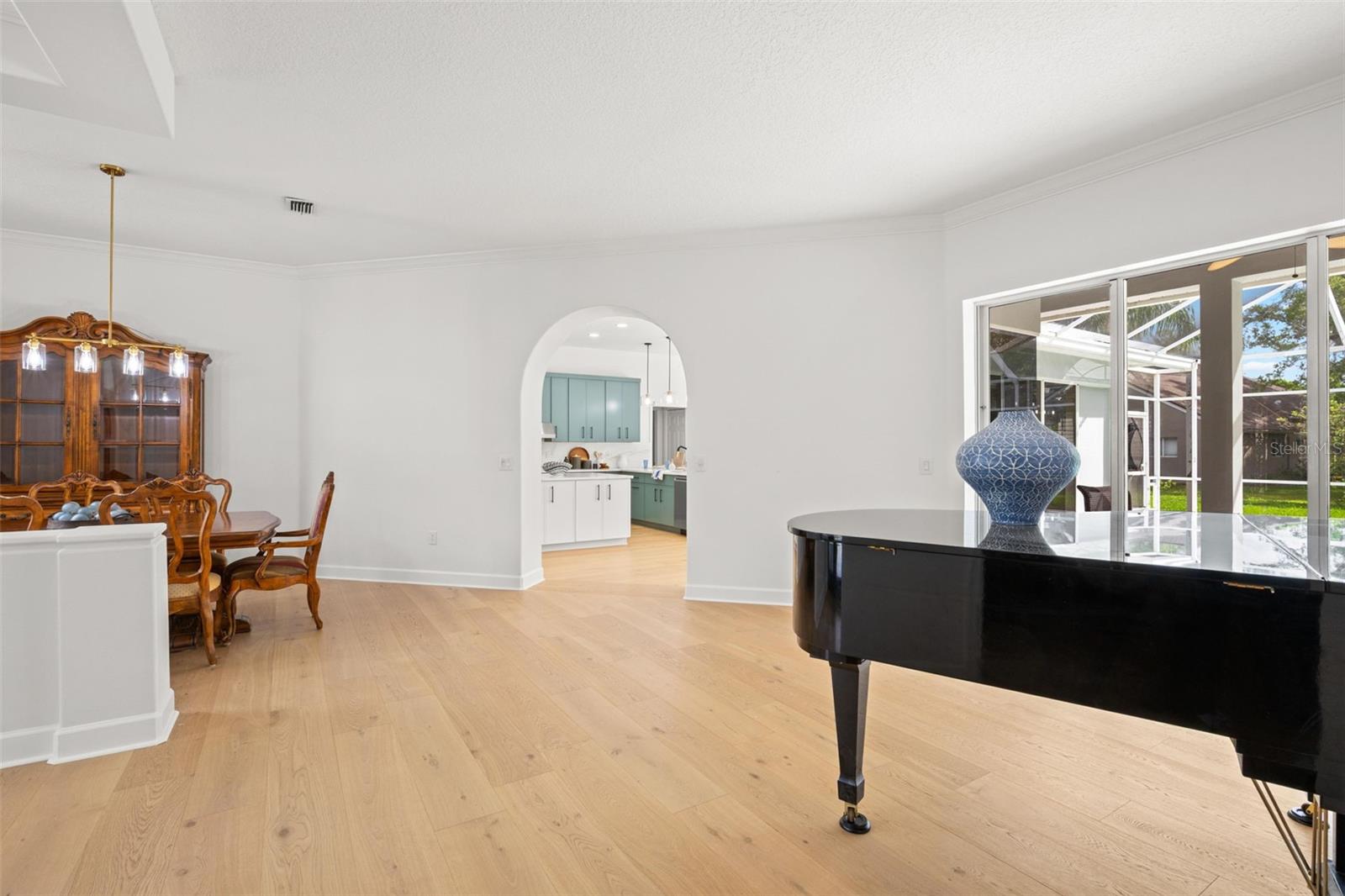 Listing photo id 5 for 3692 Johnathon Avenue