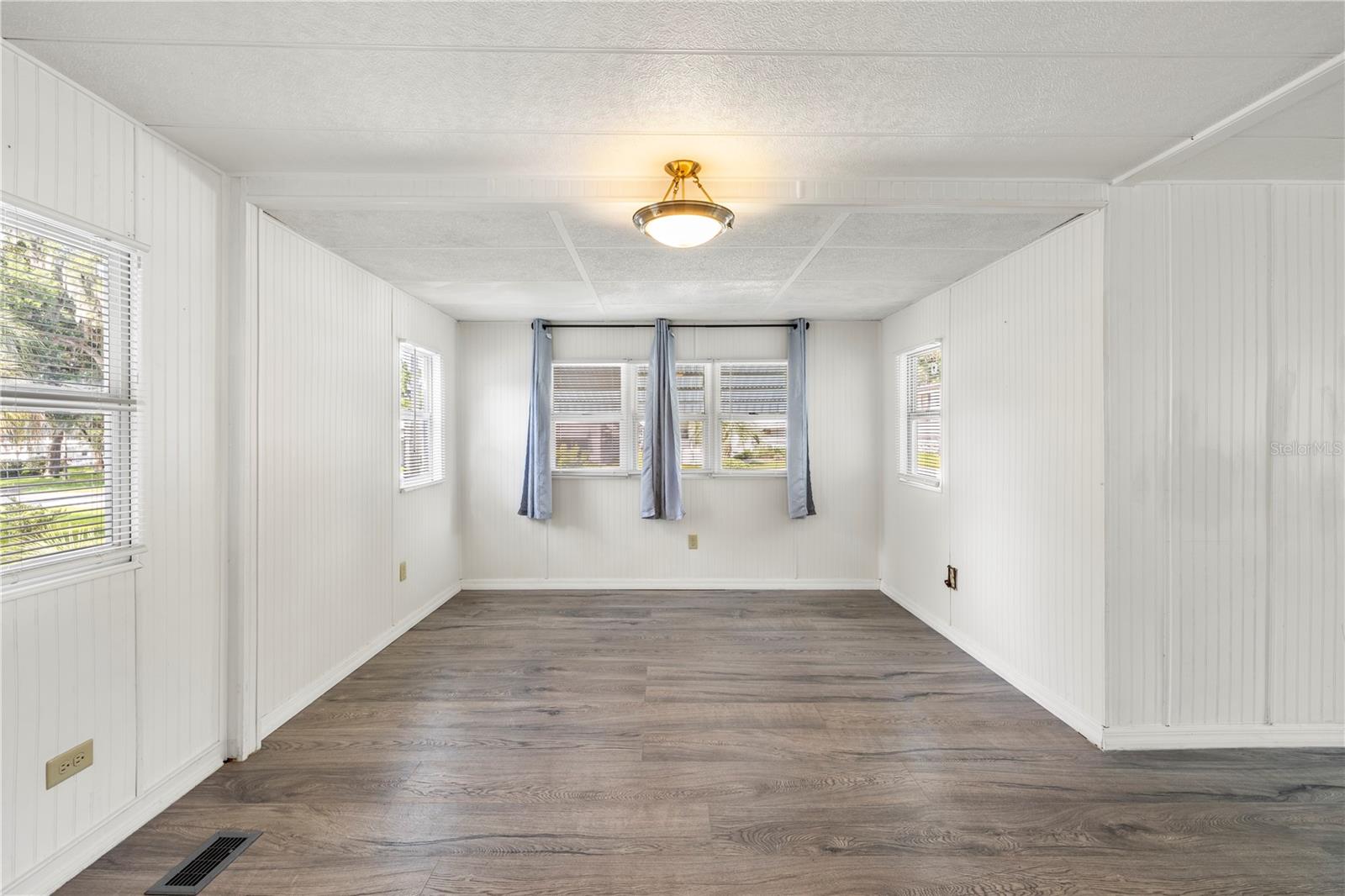 Image 10 of 45 For 6123 Ridgewood Drive