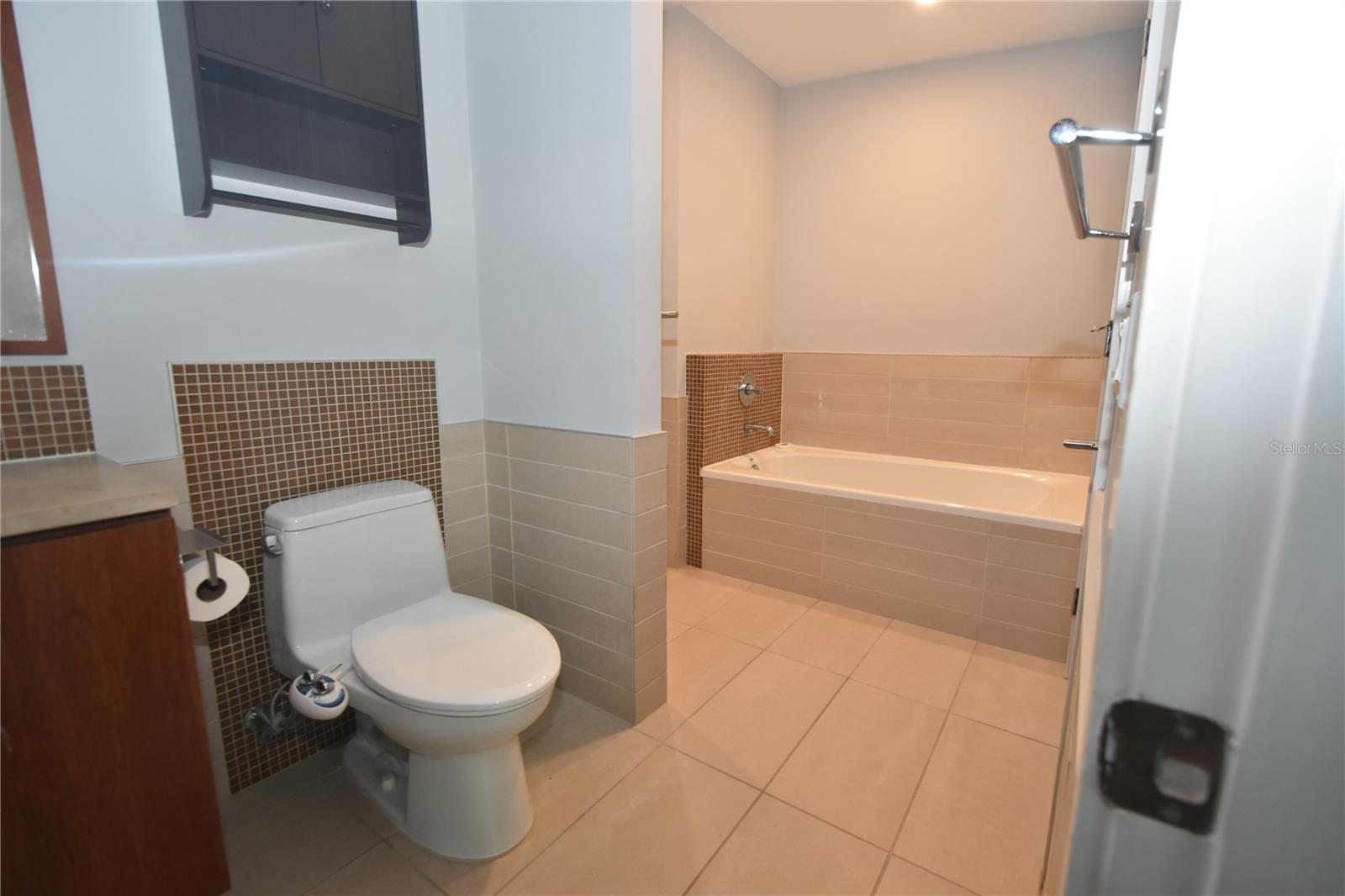 Listing photo id 8 for 111 12th Street 1519