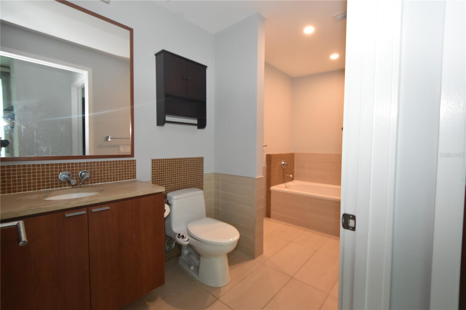 Listing photo id 9 for 111 12th Street 1519