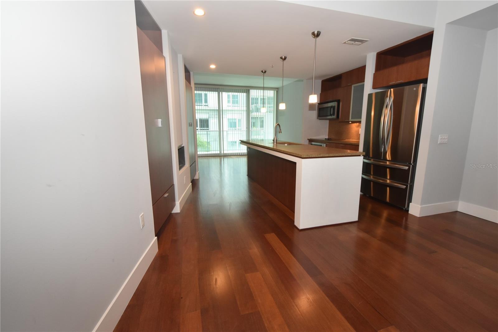 Listing photo id 0 for 111 12th Street 1519