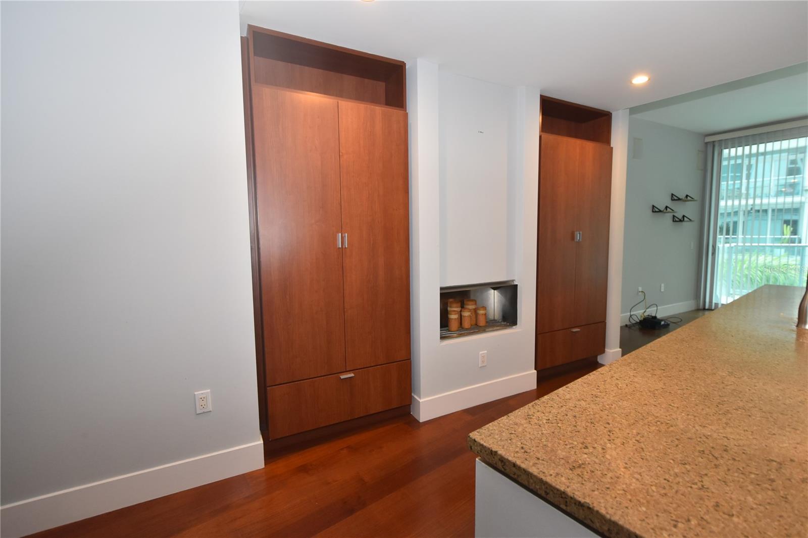 Listing photo id 5 for 111 12th Street 1519