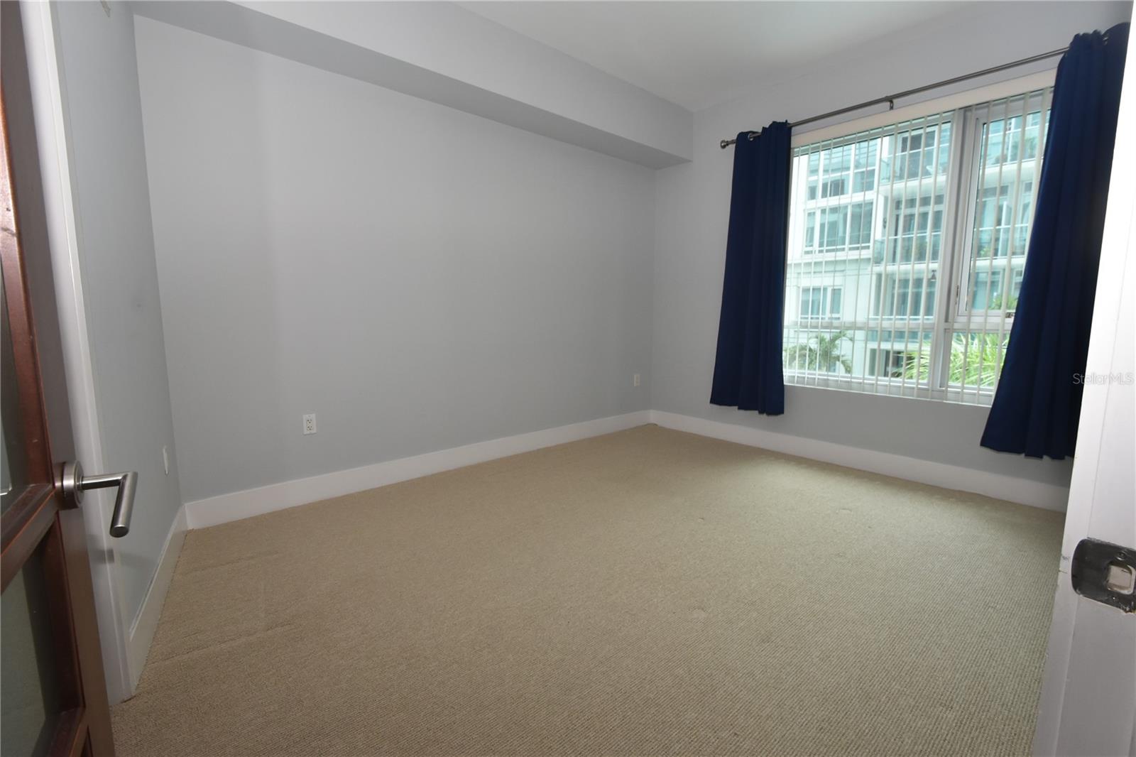 Listing photo id 6 for 111 12th Street 1519