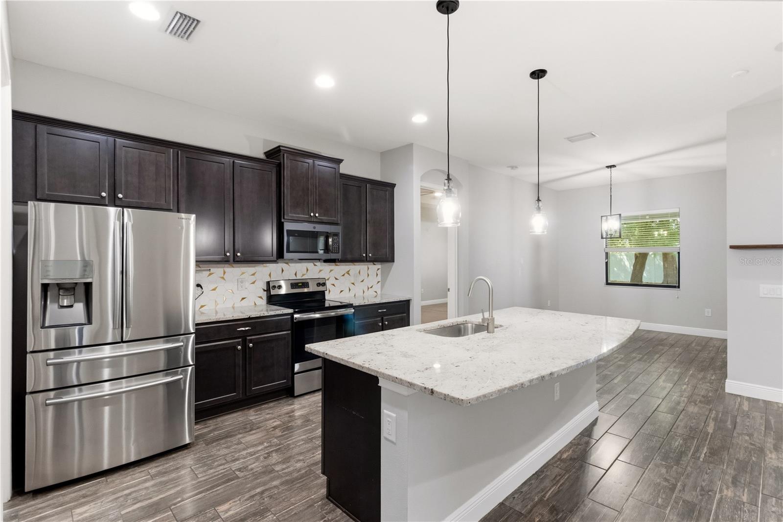 Image 8 of 43 For 691 Challice Drive