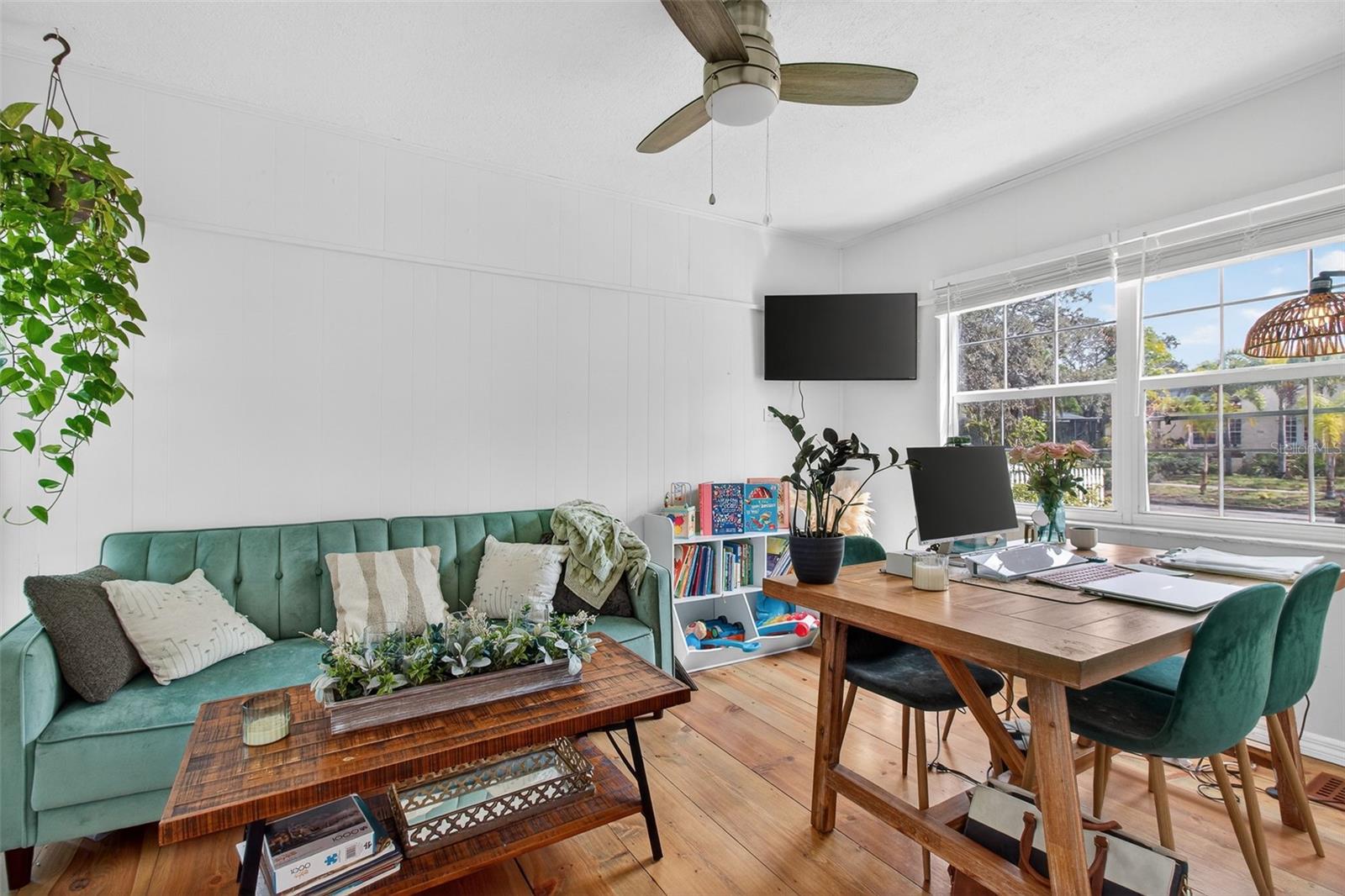 Image 18 of 28 For 322 47th Street N