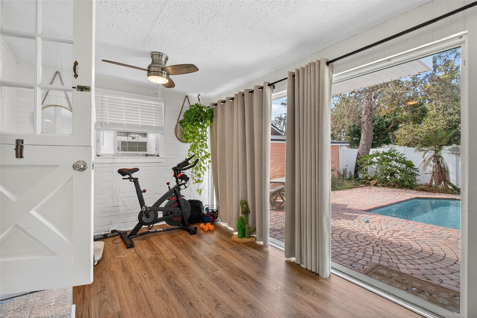 Image 19 of 28 For 322 47th Street N