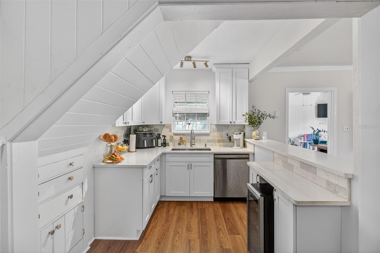 Image 9 of 28 For 322 47th Street N