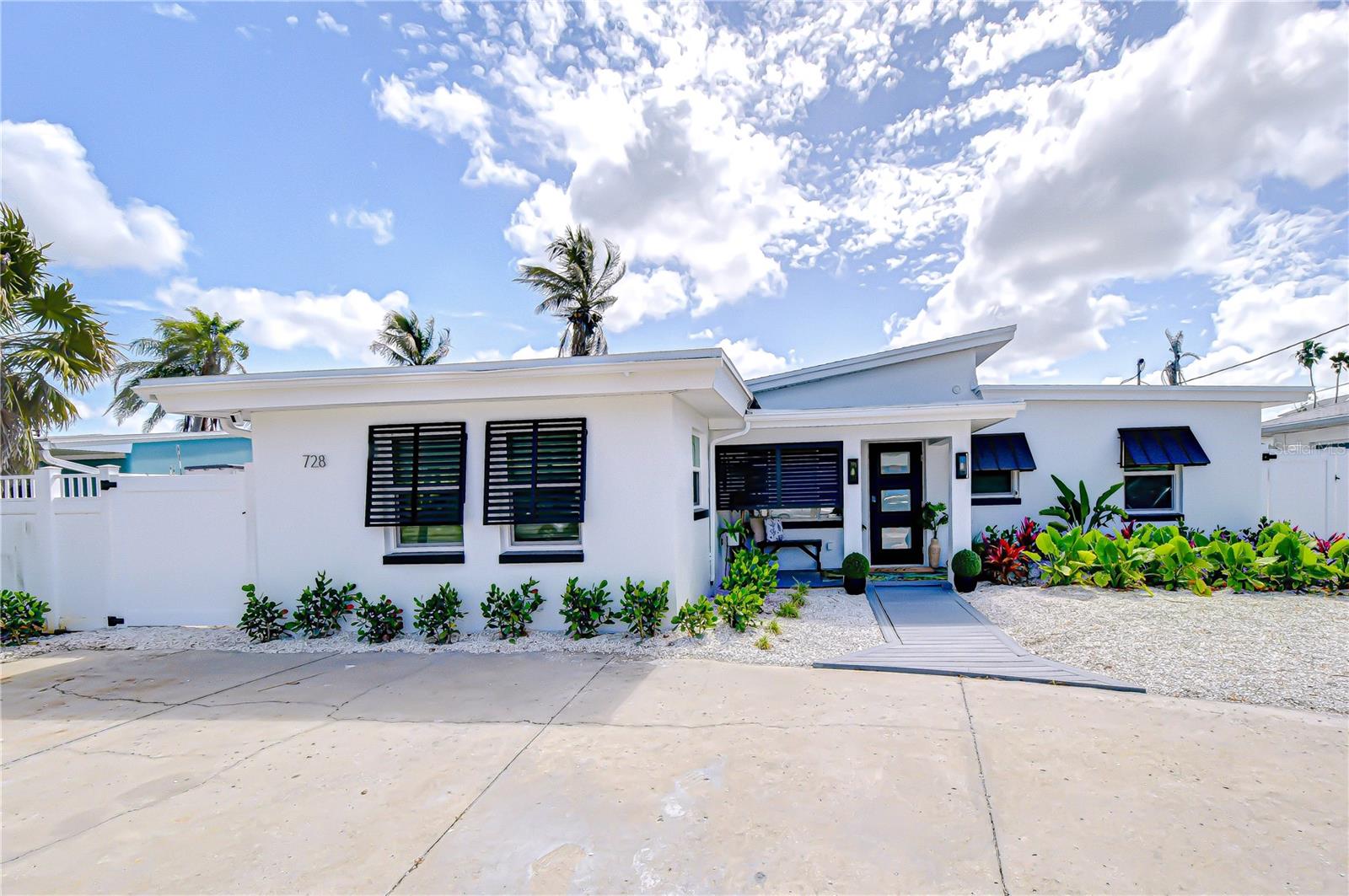 Listing photo id 2 for 728 Pruitt Drive