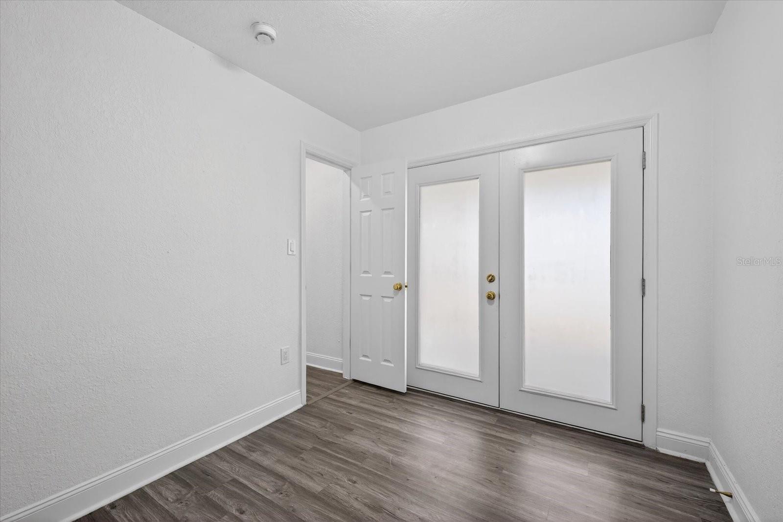 Image 16 of 29 For 712 Crest Avenue