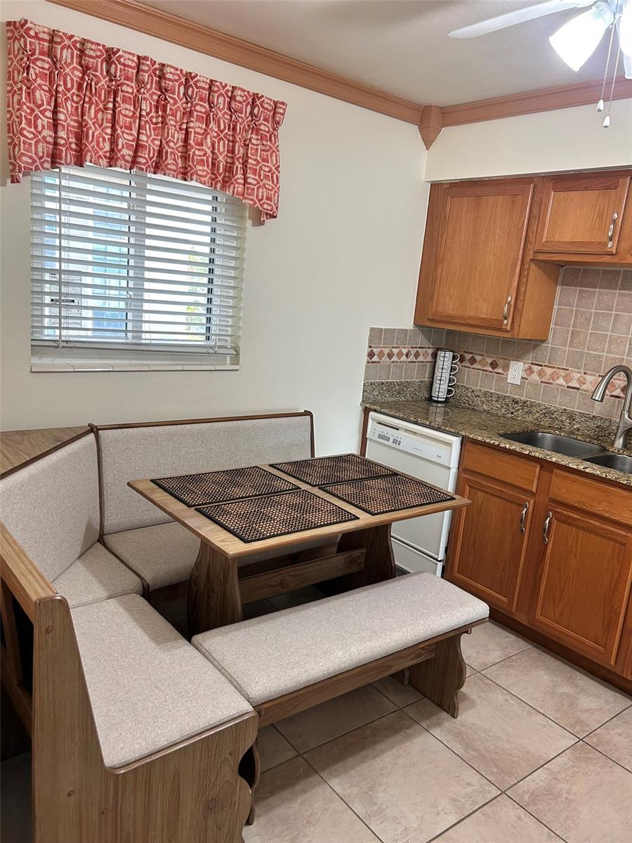 Image 22 of 77 For 868 Bayway Boulevard 304